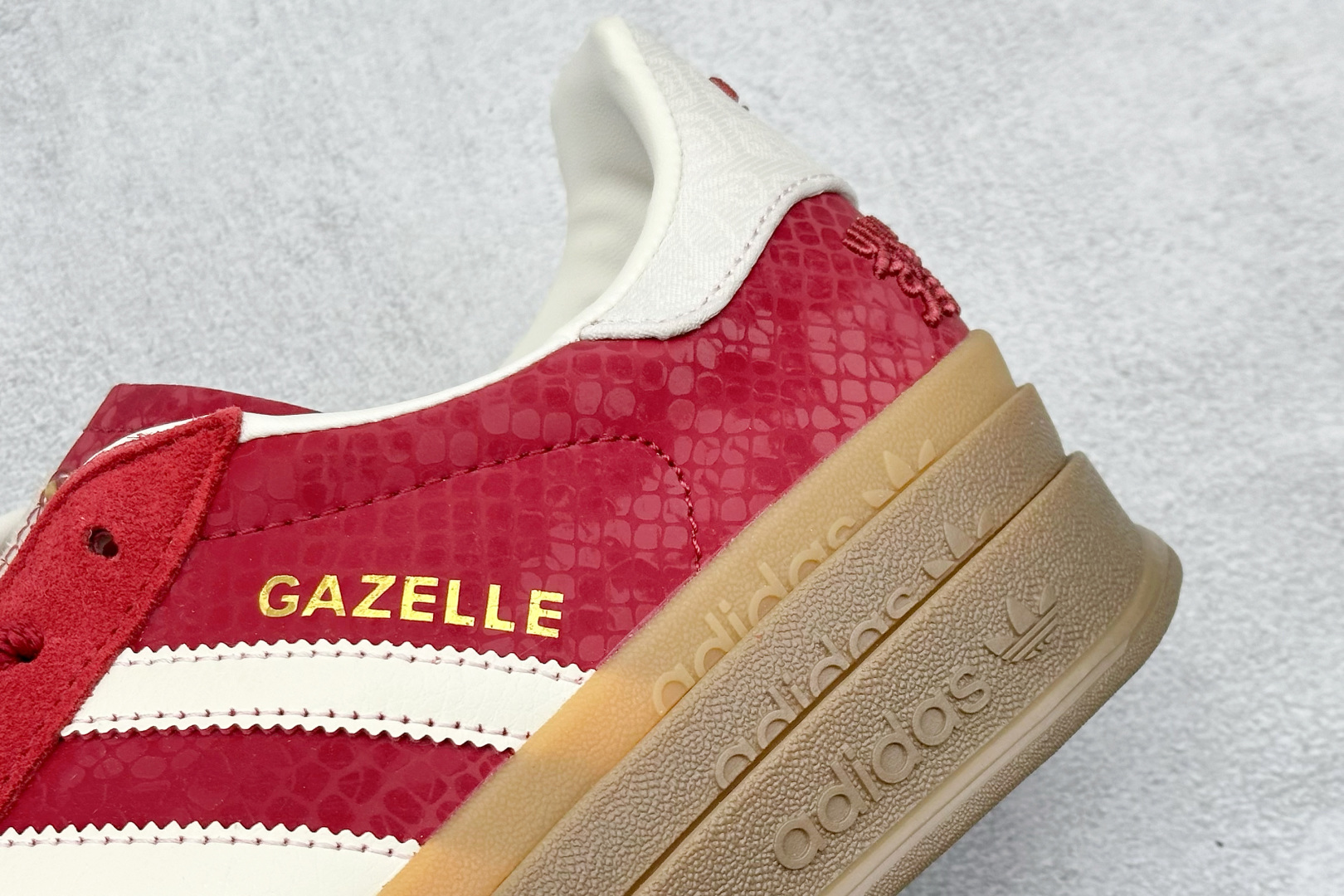 HG版 AD Originals Gazelle Bold CNY 蛇年限定 ”year of snake” 红白 三层底低帮耐磨厚底增高板鞋  JQ5977