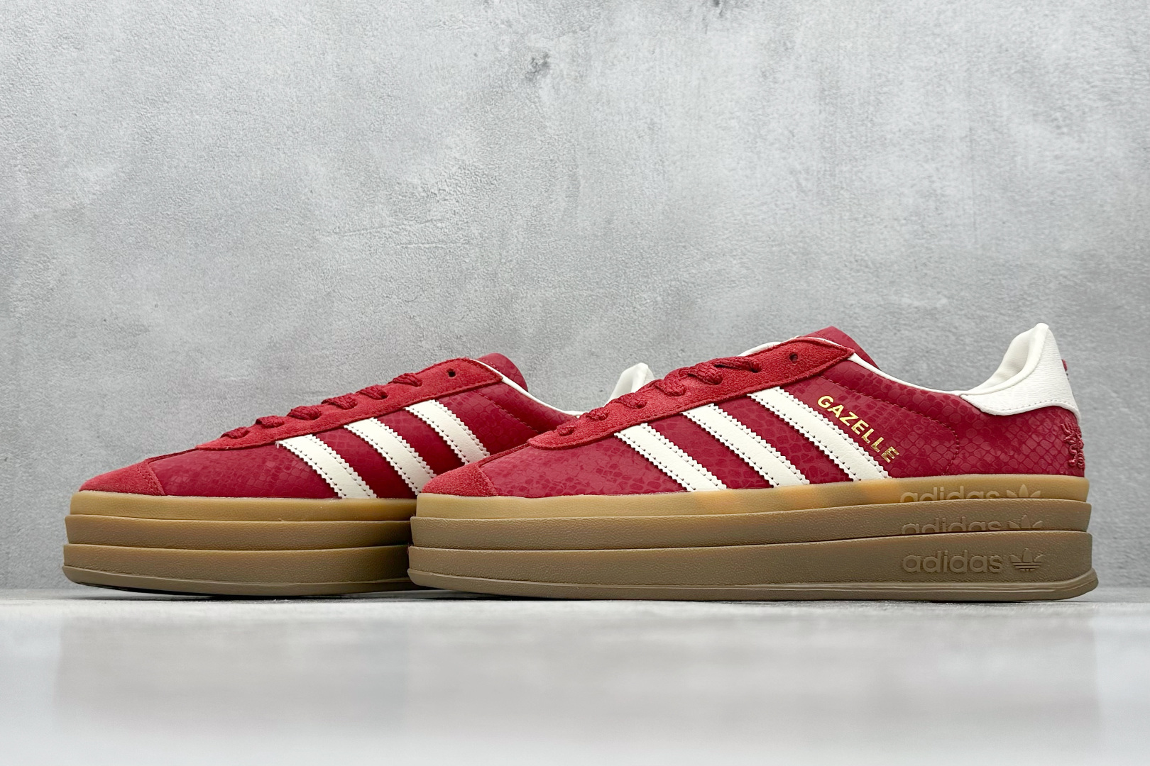 HG版 AD Originals Gazelle Bold CNY 蛇年限定 ”year of snake” 红白 三层底低帮耐磨厚底增高板鞋  JQ5977