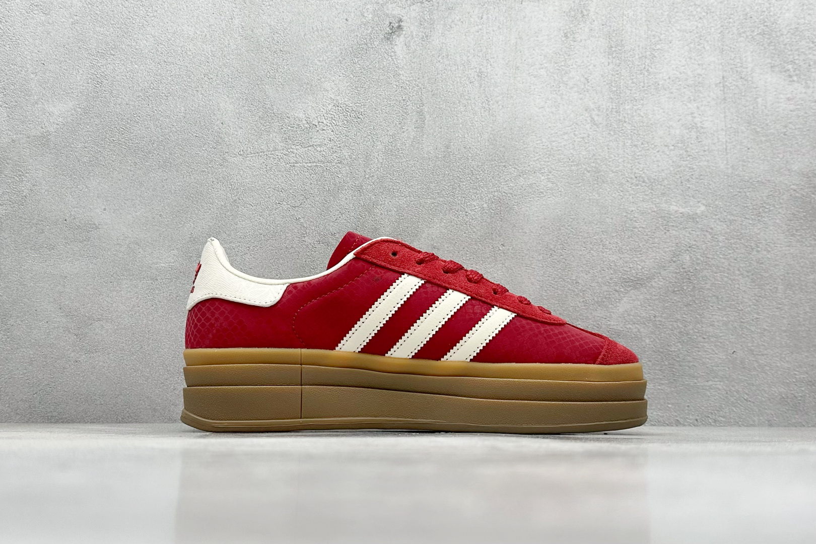 HG版 AD Originals Gazelle Bold CNY 蛇年限定 ”year of snake” 红白 三层底低帮耐磨厚底增高板鞋  JQ5977