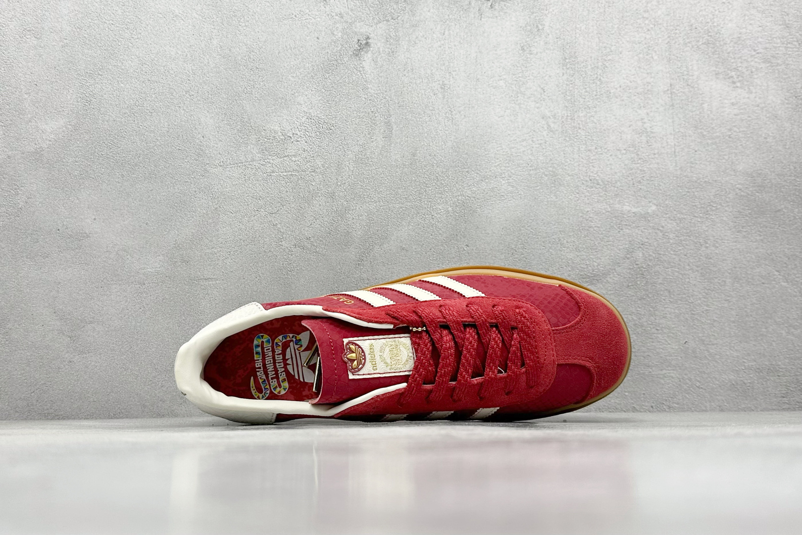 HG版 AD Originals Gazelle Bold CNY 蛇年限定 ”year of snake” 红白 三层底低帮耐磨厚底增高板鞋  JQ5977