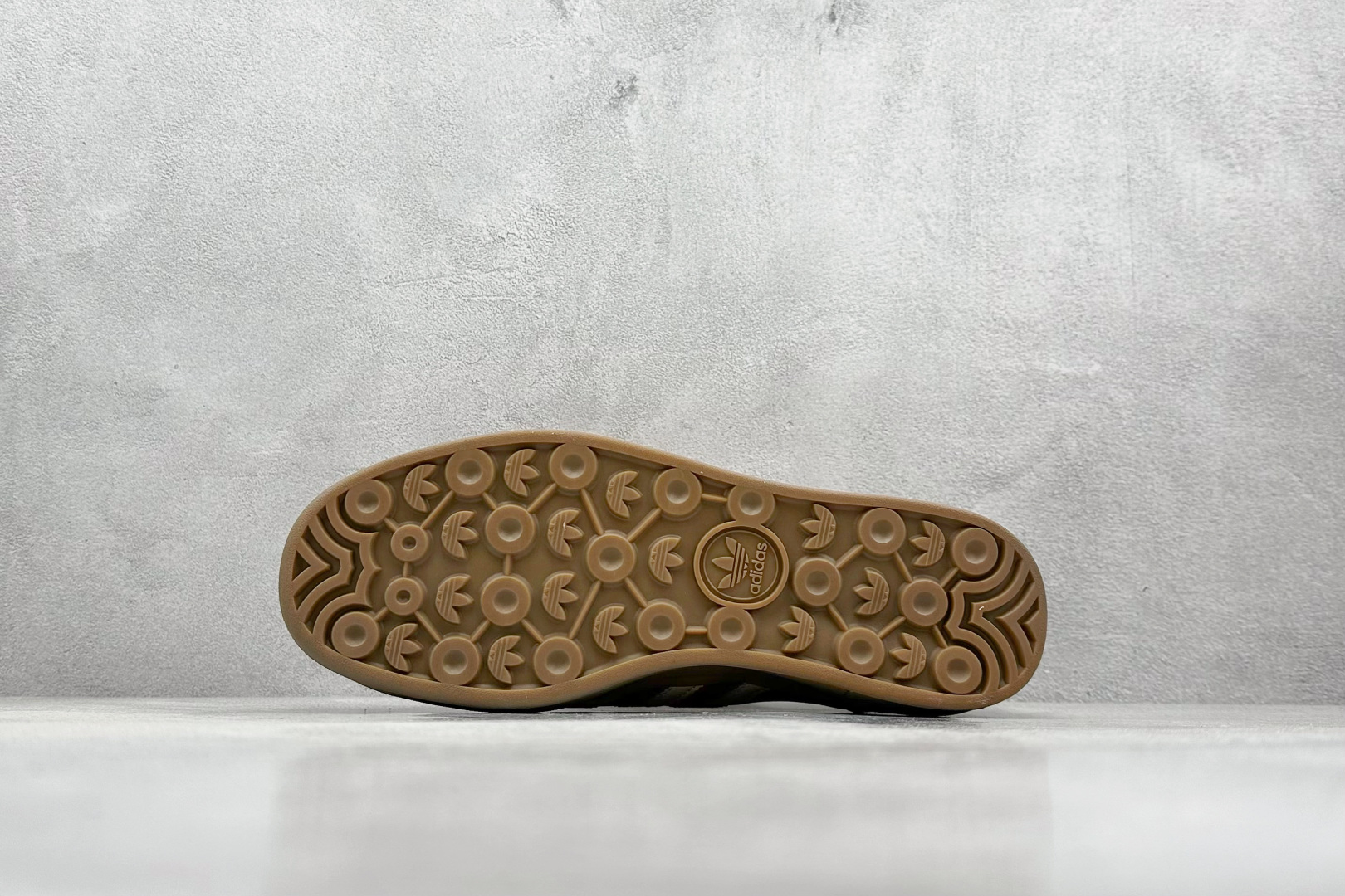 HG版 AD Originals Gazelle Bold CNY 蛇年限定 ”year of snake” 红白 三层底低帮耐磨厚底增高板鞋  JQ5977
