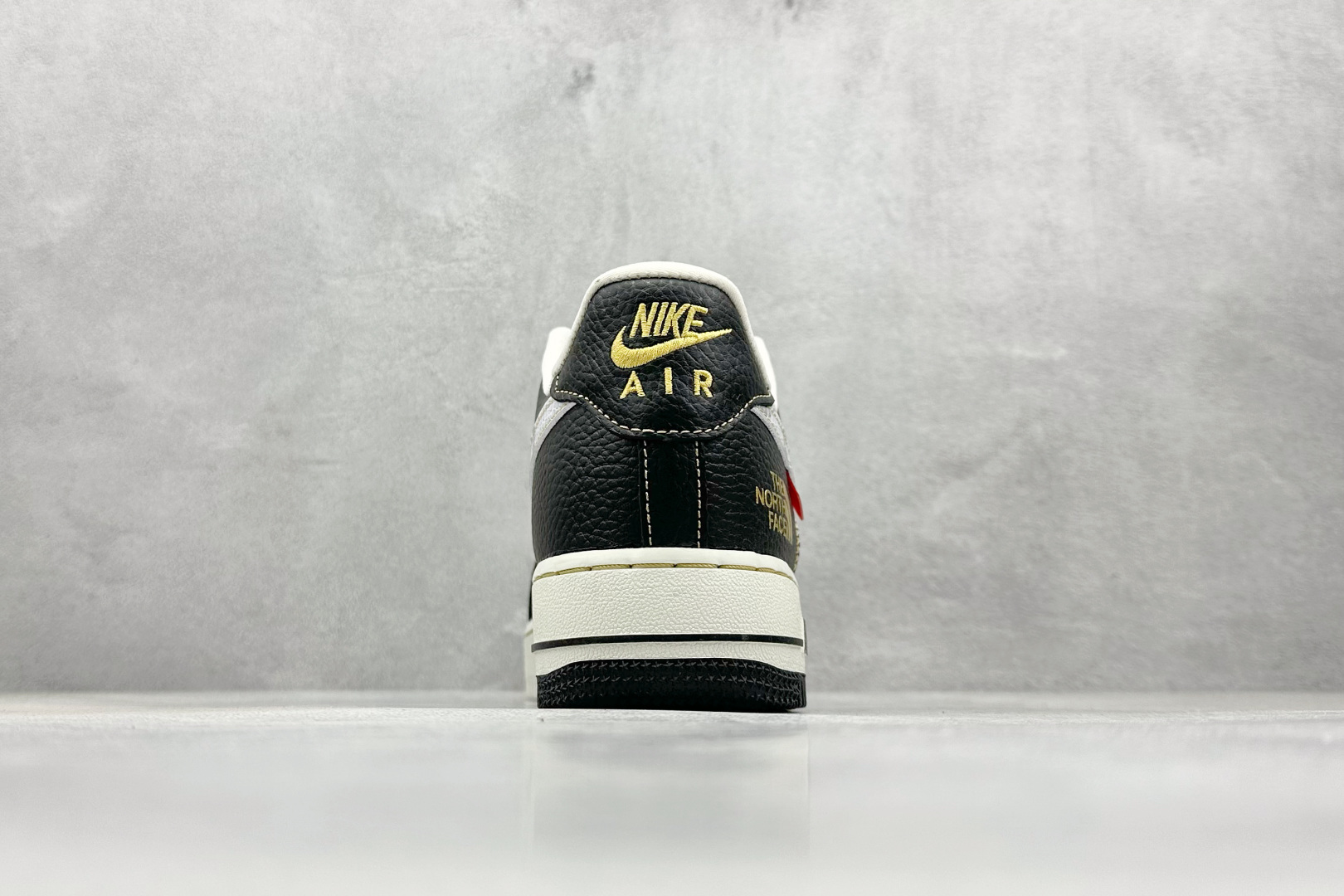XS版 Nk Air Force 1‘07 Low 斯图西联名蛇年限定 黑白蛇双色 空军一号低帮休闲板鞋  CH6336-520