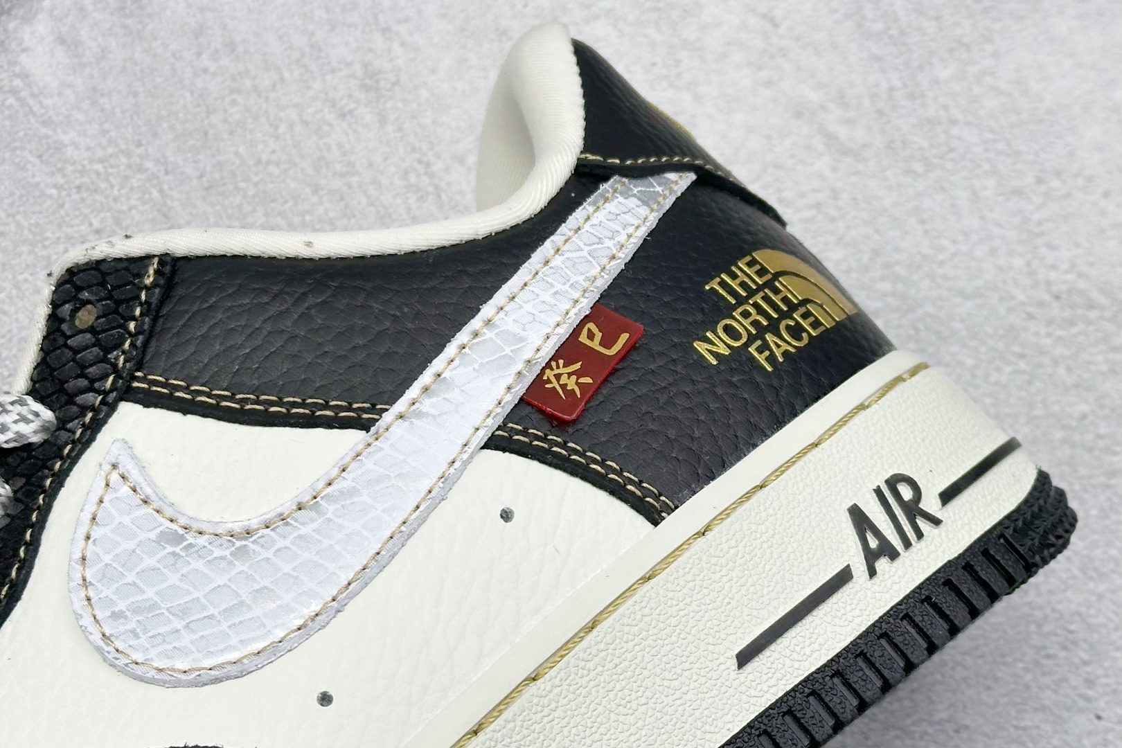 XS版 Nk Air Force 1‘07 Low 斯图西联名蛇年限定 黑白蛇双色 空军一号低帮休闲板鞋  CH6336-520