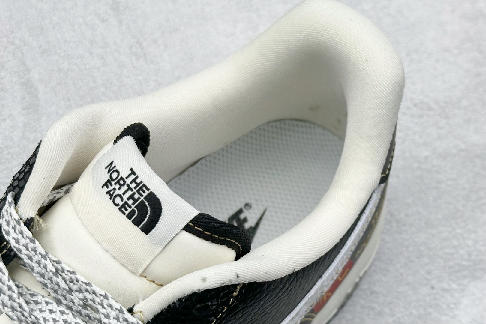 XS版 Nk Air Force 1‘07 Low 斯图西联名蛇年限定 黑白蛇双色 空军一号低帮休闲板鞋  CH6336-520