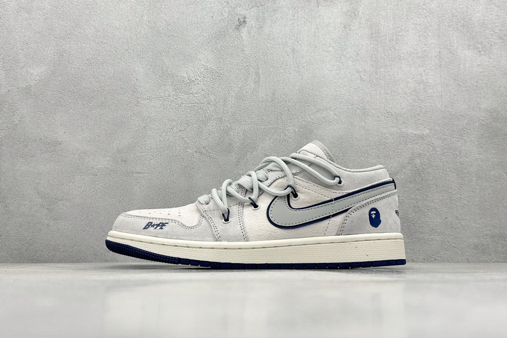 240 XC版 Air Jordan 1 Retro Low x Bape 米翻毛灰蓝绑带 SJ9950-019