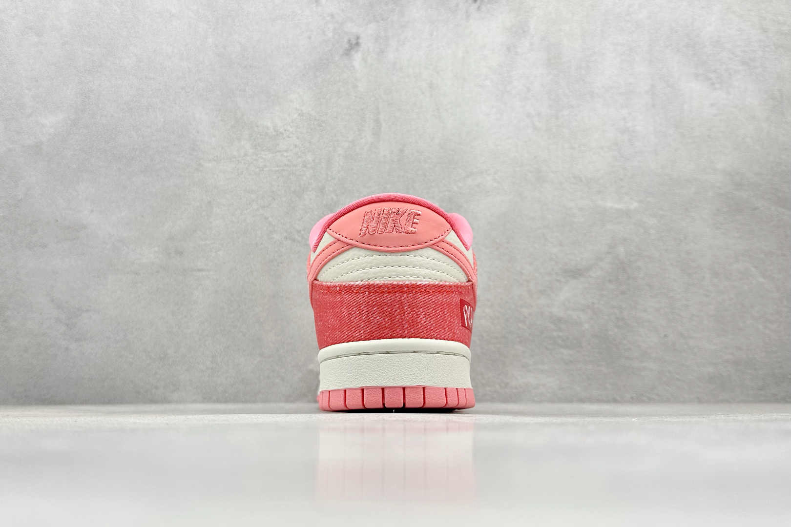280 XC版 Nike SB Dunk Low x Comme des Garcons 川久粉白  KK1333-023