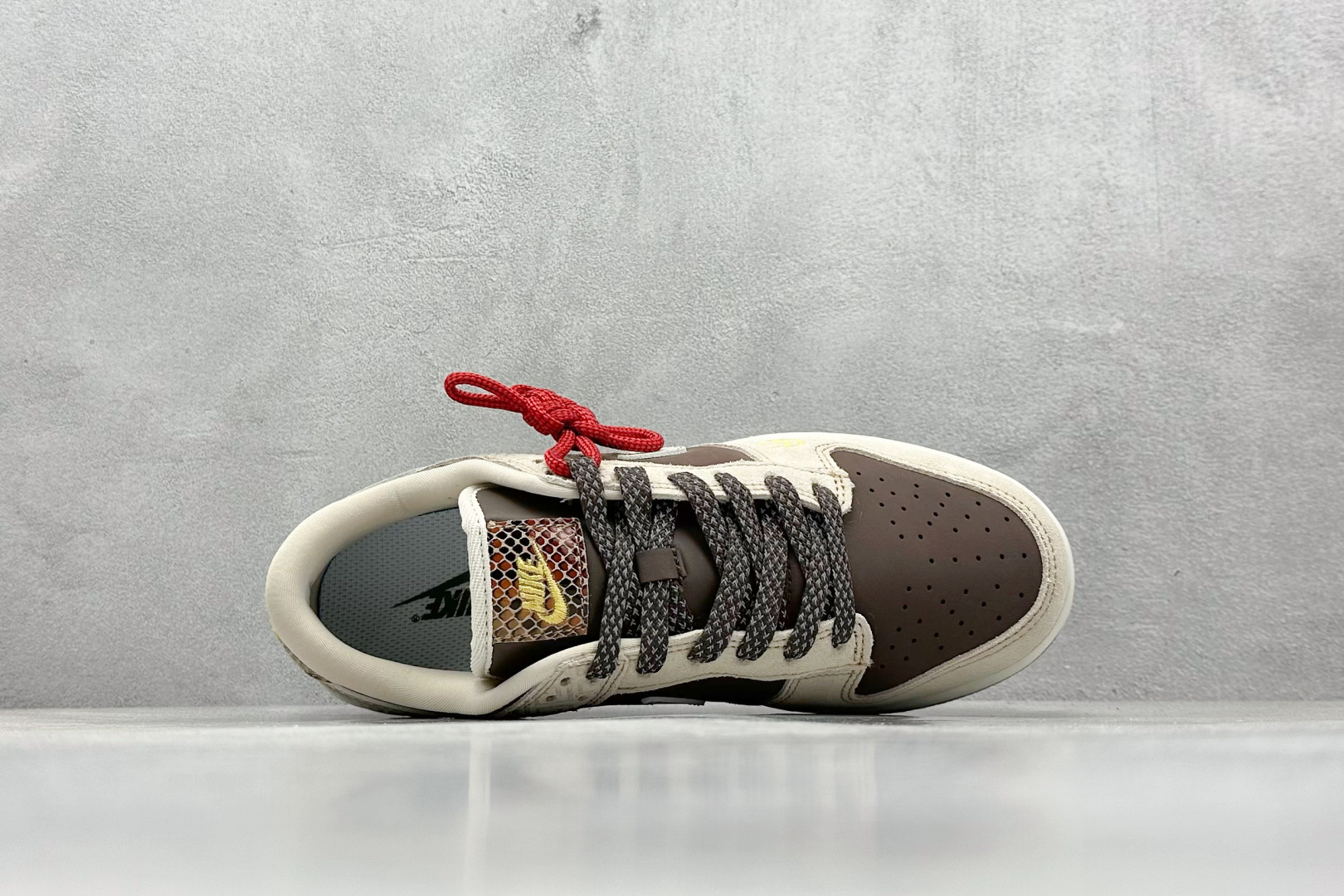 XS版 Nike SB Dunk Low 蛇年高端定制 推出GUCCI联名款 蛇皮纹路清晰 AG3702-859