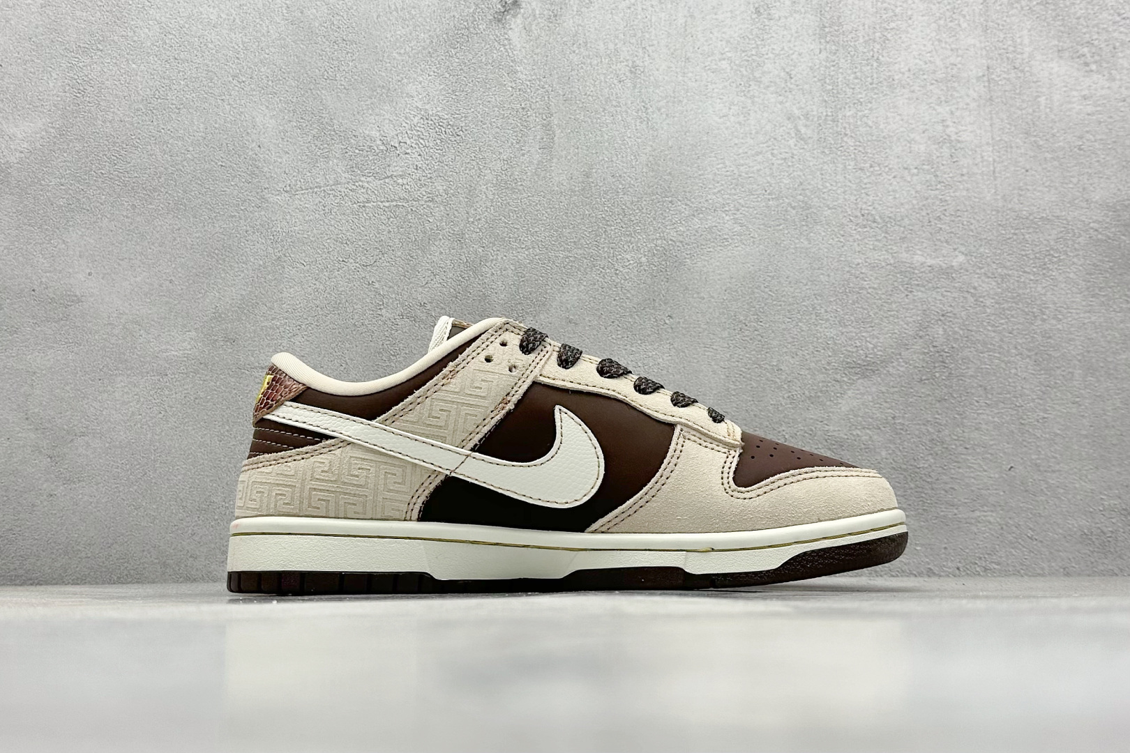 XS版 Nike SB Dunk Low 蛇年高端定制 推出GUCCI联名款 蛇皮纹路清晰 AG3702-859