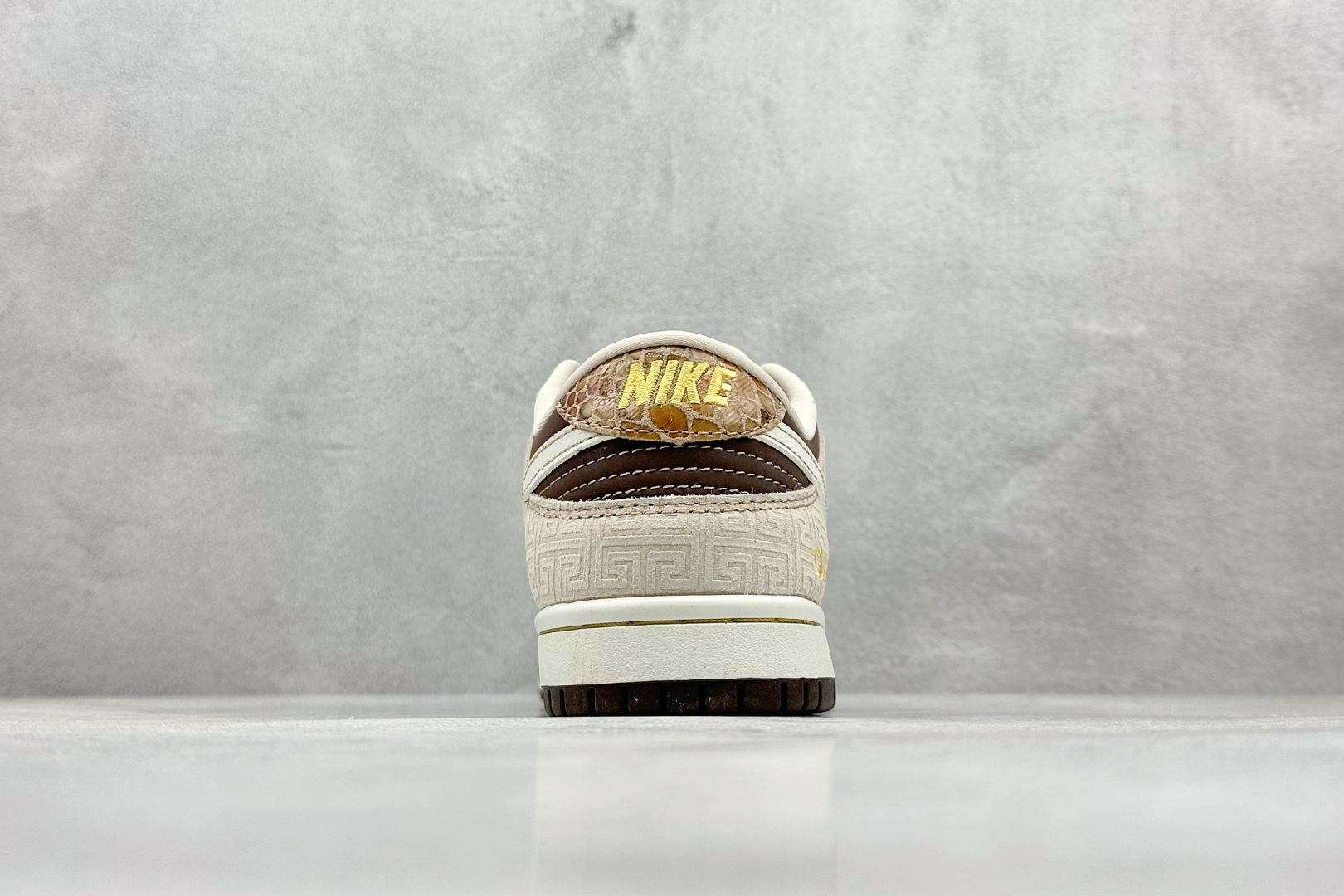 XS版 Nike SB Dunk Low 蛇年高端定制 推出GUCCI联名款 蛇皮纹路清晰 AG3702-859