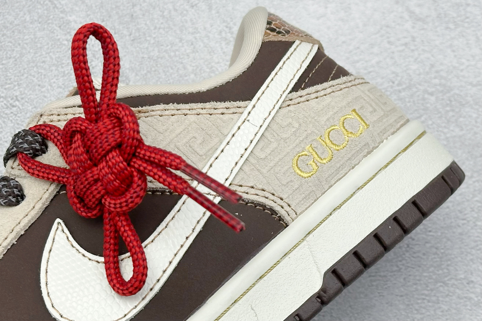 XS版 Nike SB Dunk Low 蛇年高端定制 推出GUCCI联名款 蛇皮纹路清晰 AG3702-859