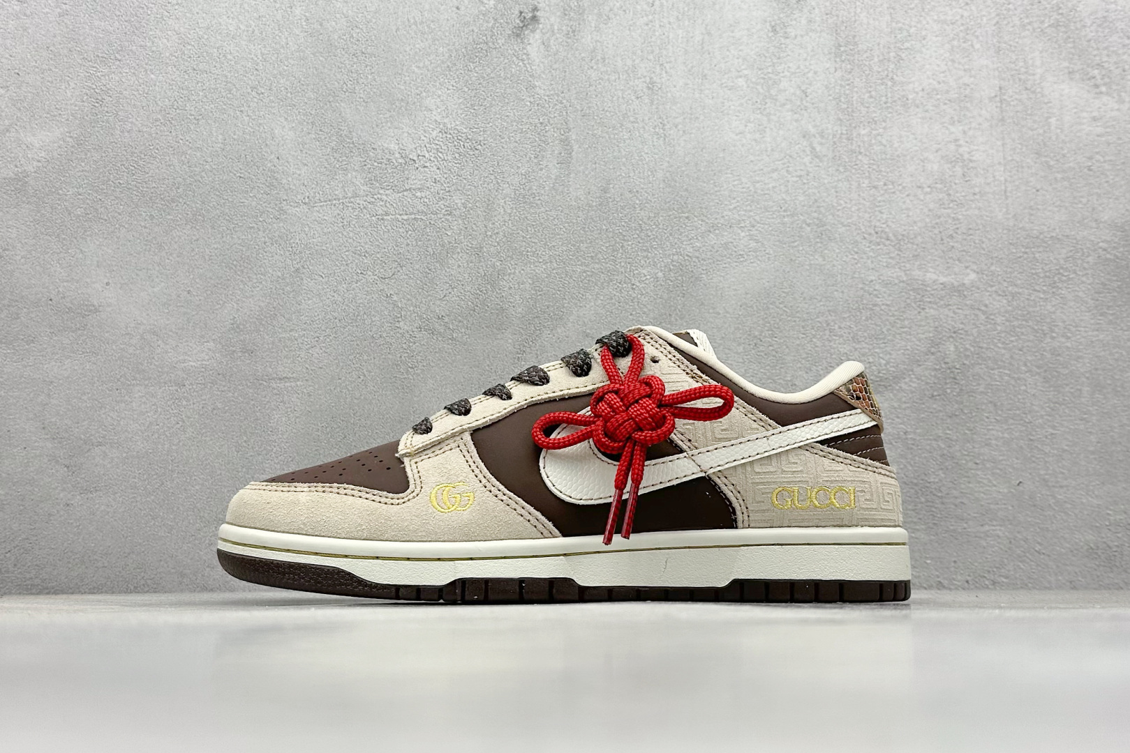 XS版 Nike SB Dunk Low 蛇年高端定制 推出GUCCI联名款 蛇皮纹路清晰 AG3702-859