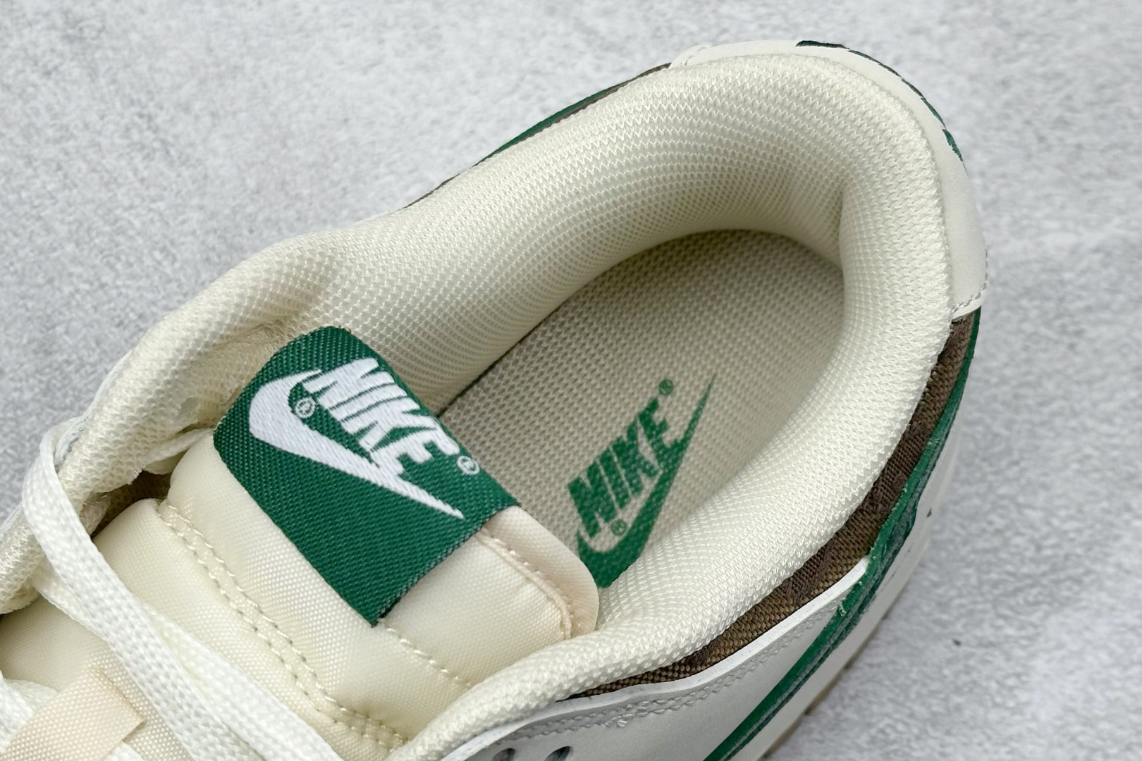 280 XC版 Nk SB Dunk Low 古驰联名 帆布绿勾  低帮休闲板鞋  KK1688-091