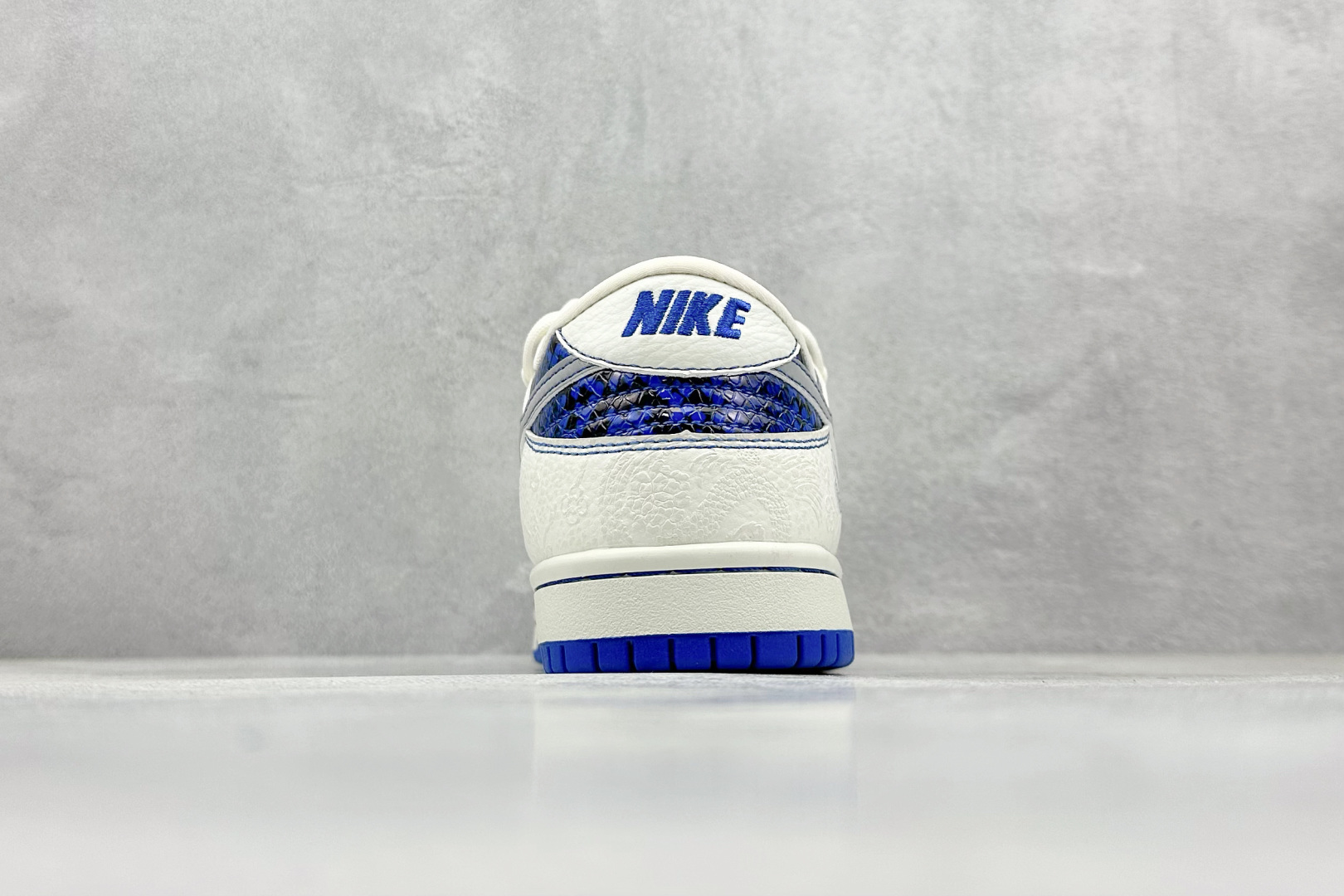 300 XS版 Nike SB Dunk Low 蛇年高端定制 推出蒙口联名款  CH6336-621