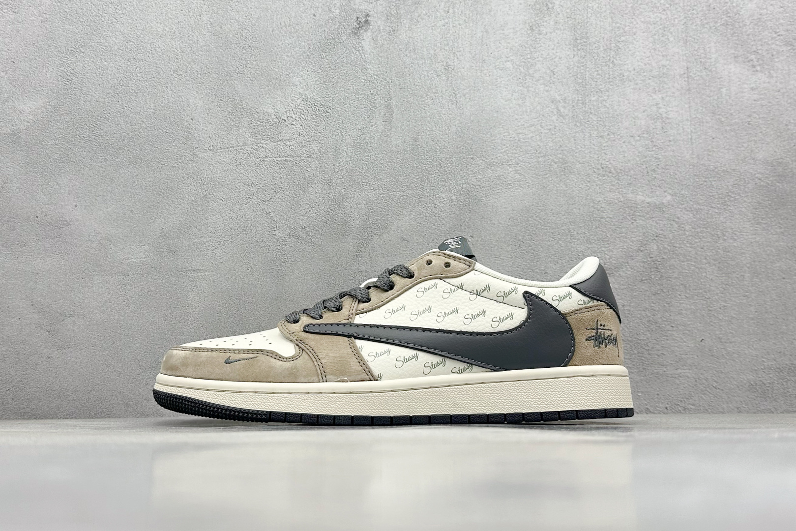 XC版 Travis Scott x Fragment Design x Air Jordan 1 Low OG SP AJ1 乔1 斯图西联名 米灰摩卡 低帮文化休闲板鞋  XZ6188-690