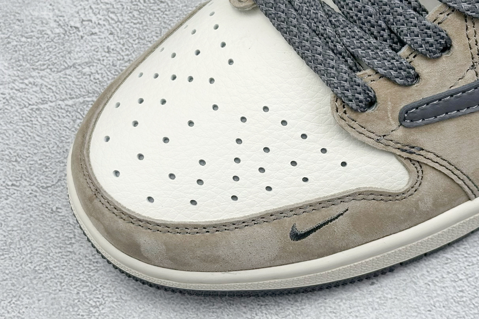 XC版 Travis Scott x Fragment Design x Air Jordan 1 Low OG SP AJ1 乔1 斯图西联名 米灰摩卡 低帮文化休闲板鞋  XZ6188-690