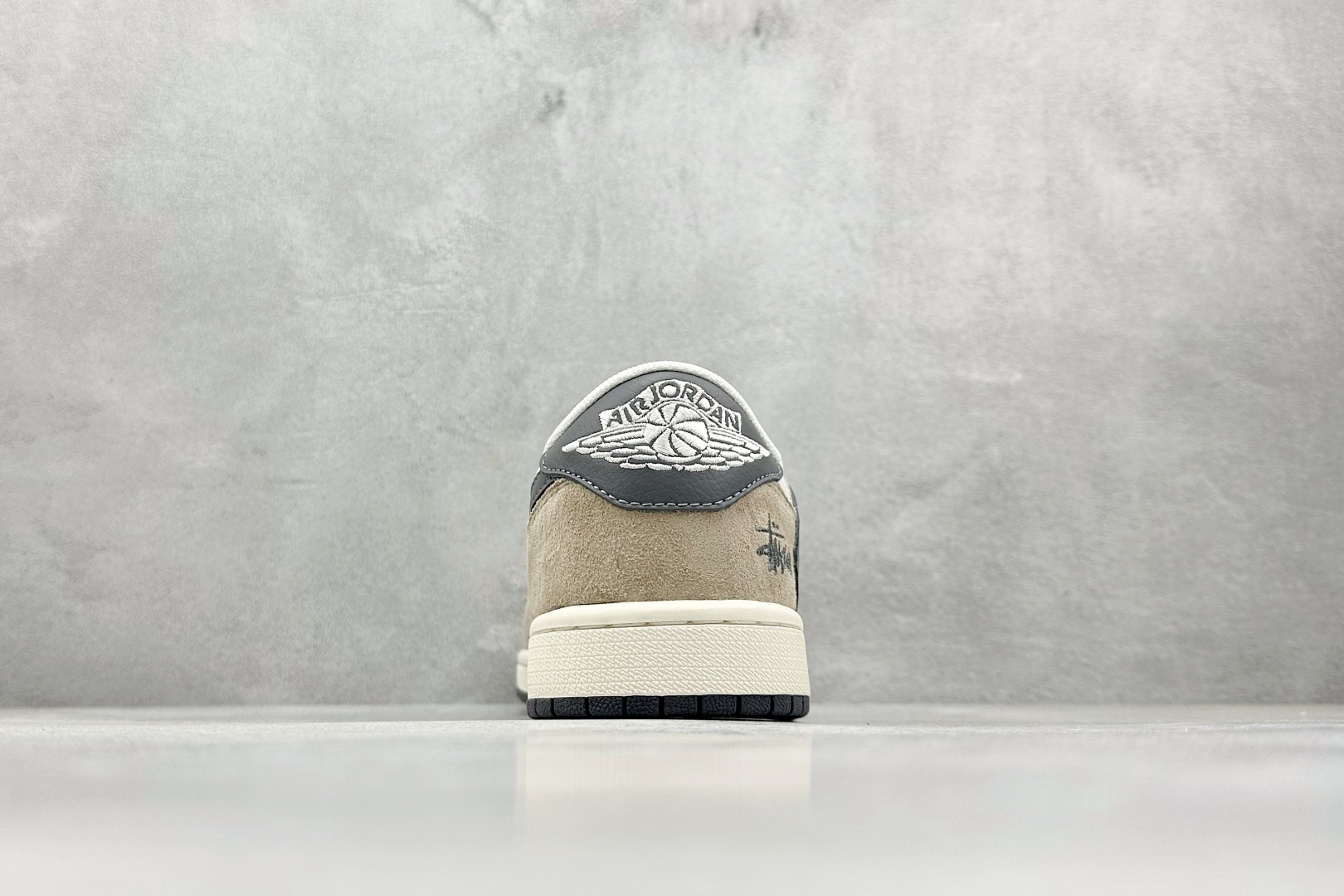 XC版 Travis Scott x Fragment Design x Air Jordan 1 Low OG SP AJ1 乔1 斯图西联名 米灰摩卡 低帮文化休闲板鞋  XZ6188-690