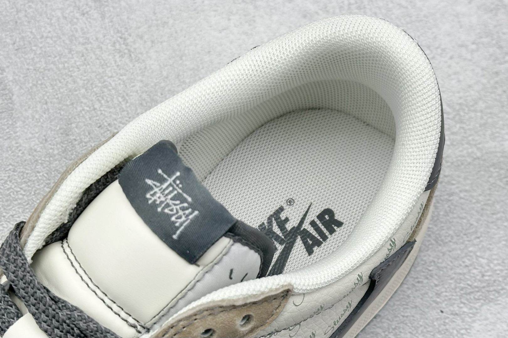 XC版 Travis Scott x Fragment Design x Air Jordan 1 Low OG SP AJ1 乔1 斯图西联名 米灰摩卡 低帮文化休闲板鞋  XZ6188-690