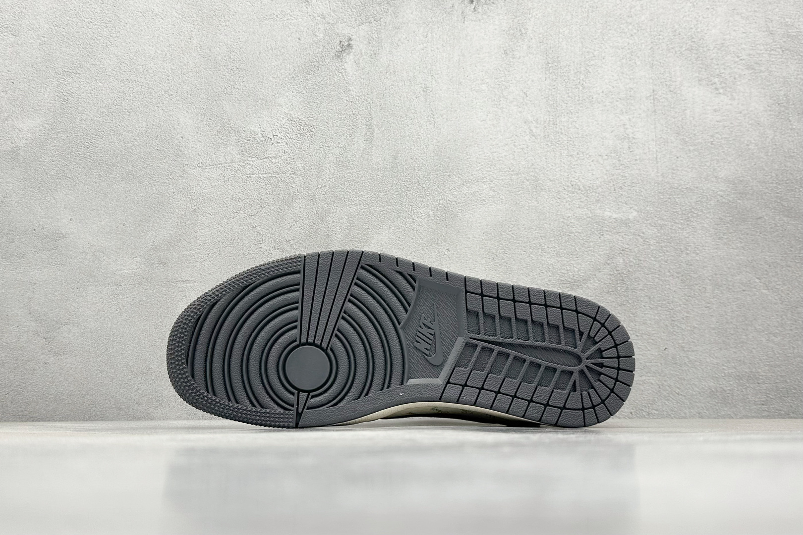 XC版 Travis Scott x Fragment Design x Air Jordan 1 Low OG SP AJ1 乔1 斯图西联名 米灰摩卡 低帮文化休闲板鞋  XZ6188-690
