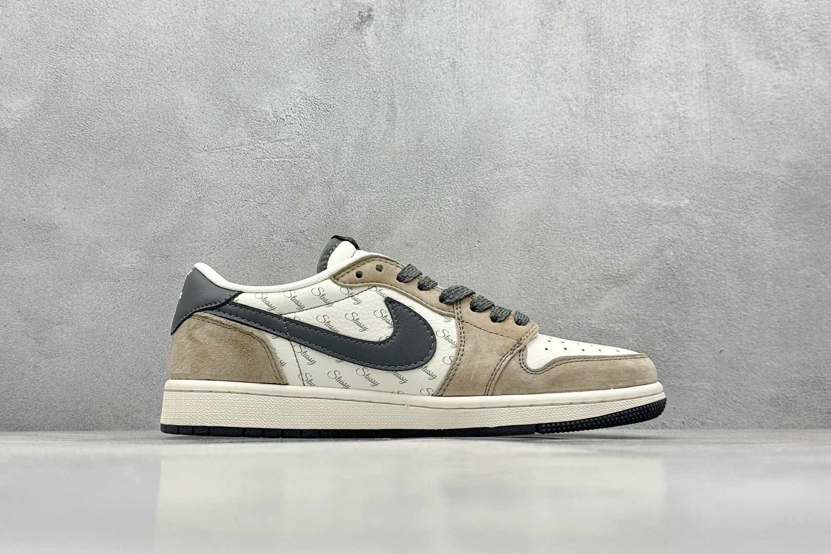 XC版 Travis Scott x Fragment Design x Air Jordan 1 Low OG SP AJ1 乔1 斯图西联名 米灰摩卡 低帮文化休闲板鞋  XZ6188-690