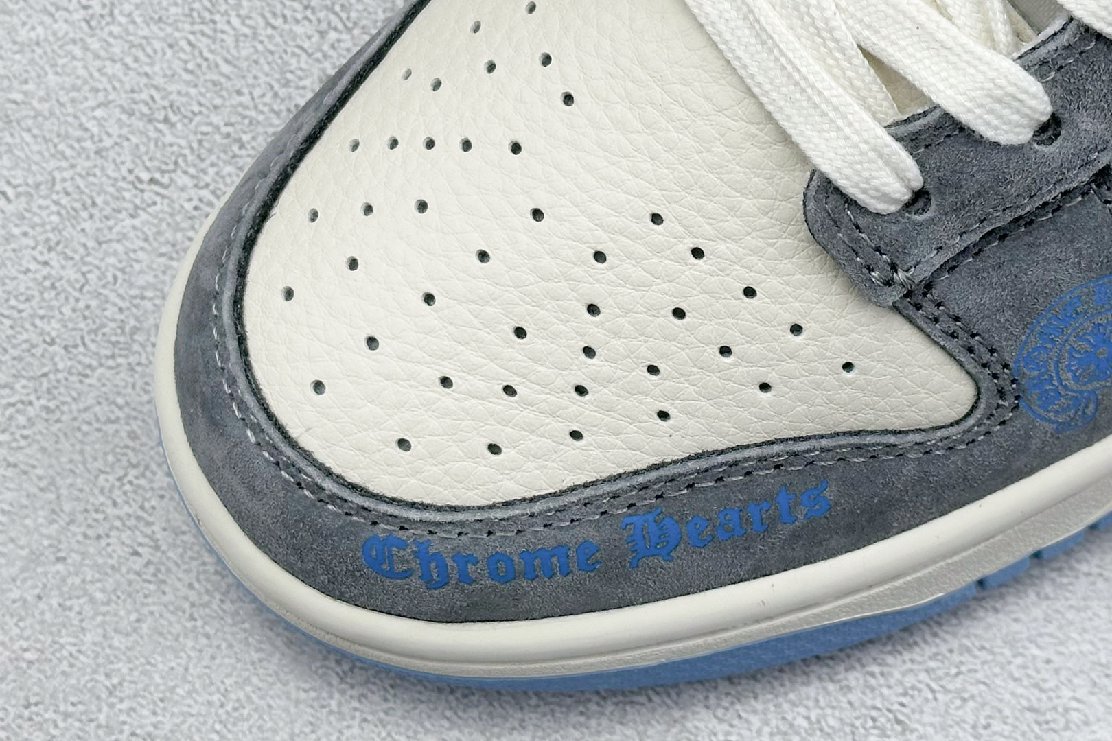 XC版 Nk SB Dunk Low 克罗心联名 灰白蓝勾 周年高端定制 低帮休闲板鞋  KK1333-027