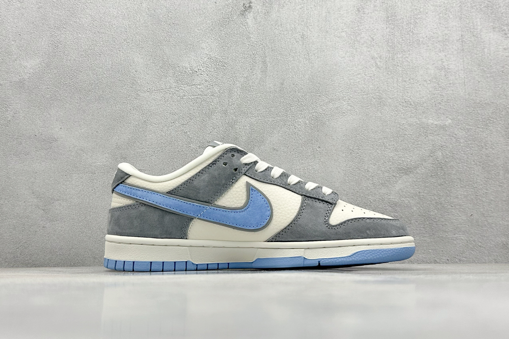 XC版 Nk SB Dunk Low 克罗心联名 灰白蓝勾 周年高端定制 低帮休闲板鞋  KK1333-027