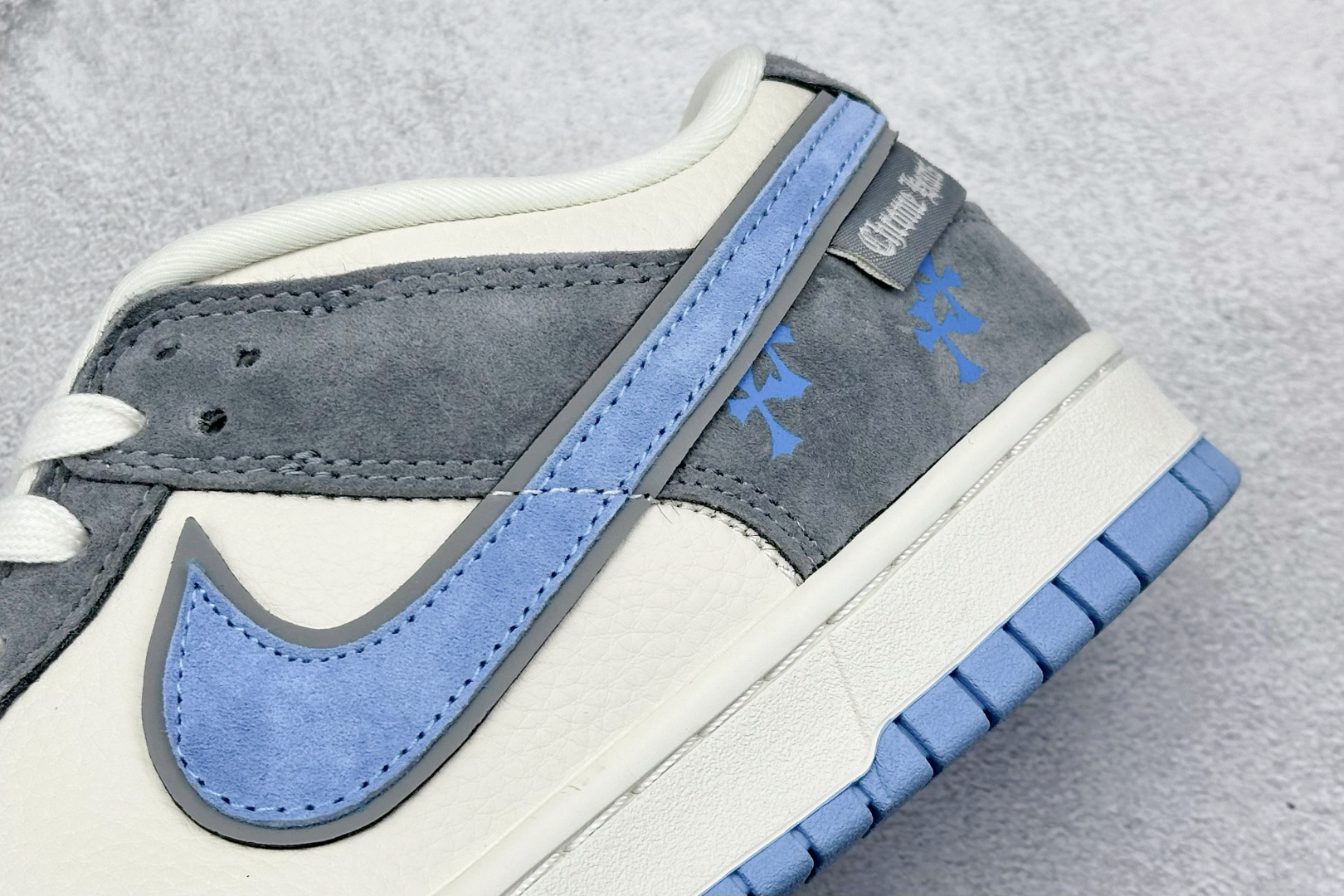 XC版 Nk SB Dunk Low 克罗心联名 灰白蓝勾 周年高端定制 低帮休闲板鞋  KK1333-027