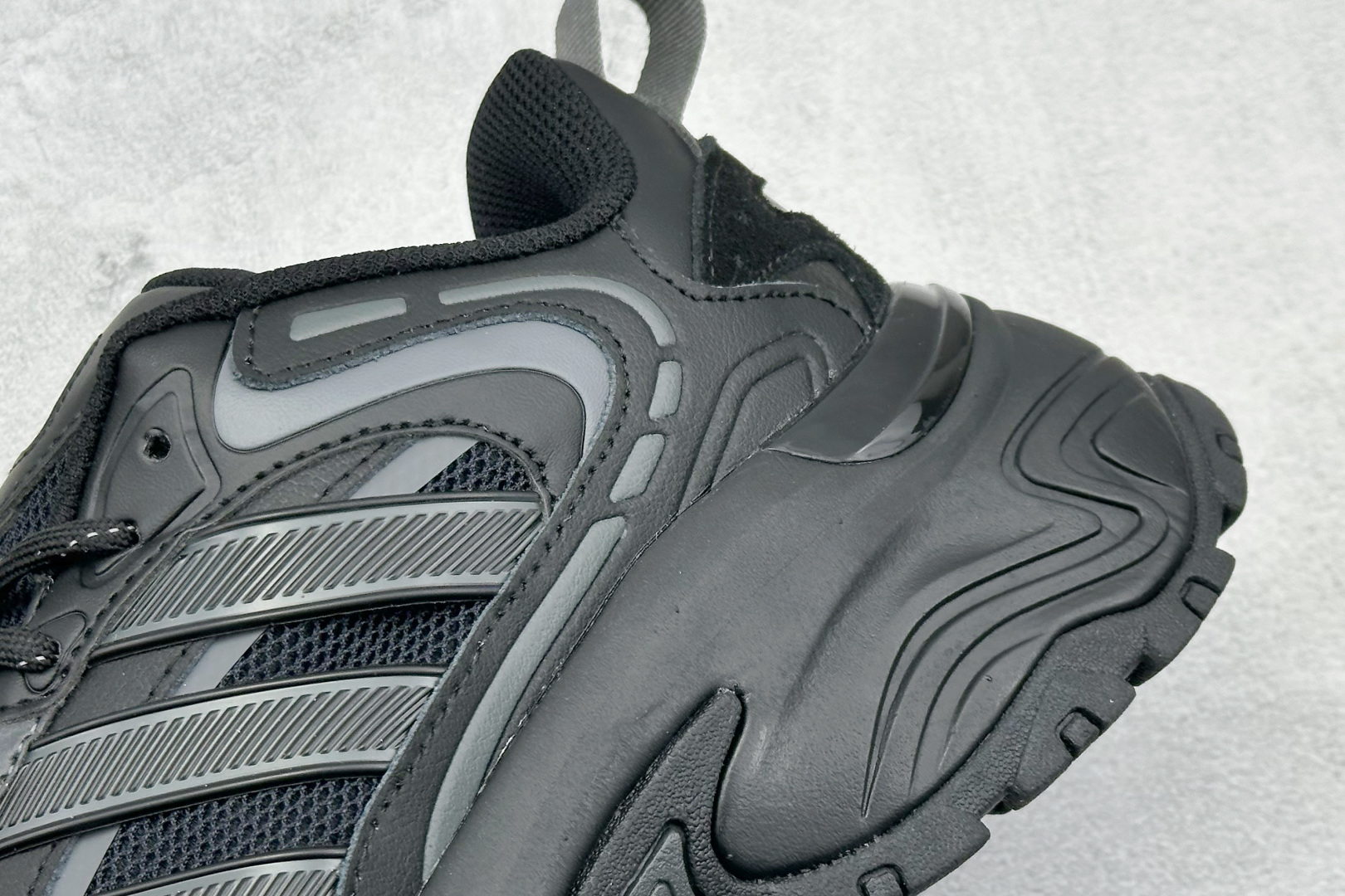 200 Adidas SHADOW FEVER 复古单品 简约舒适防滑耐磨低帮 休闲老爹鞋 承载青春情怀的板鞋  JR8215