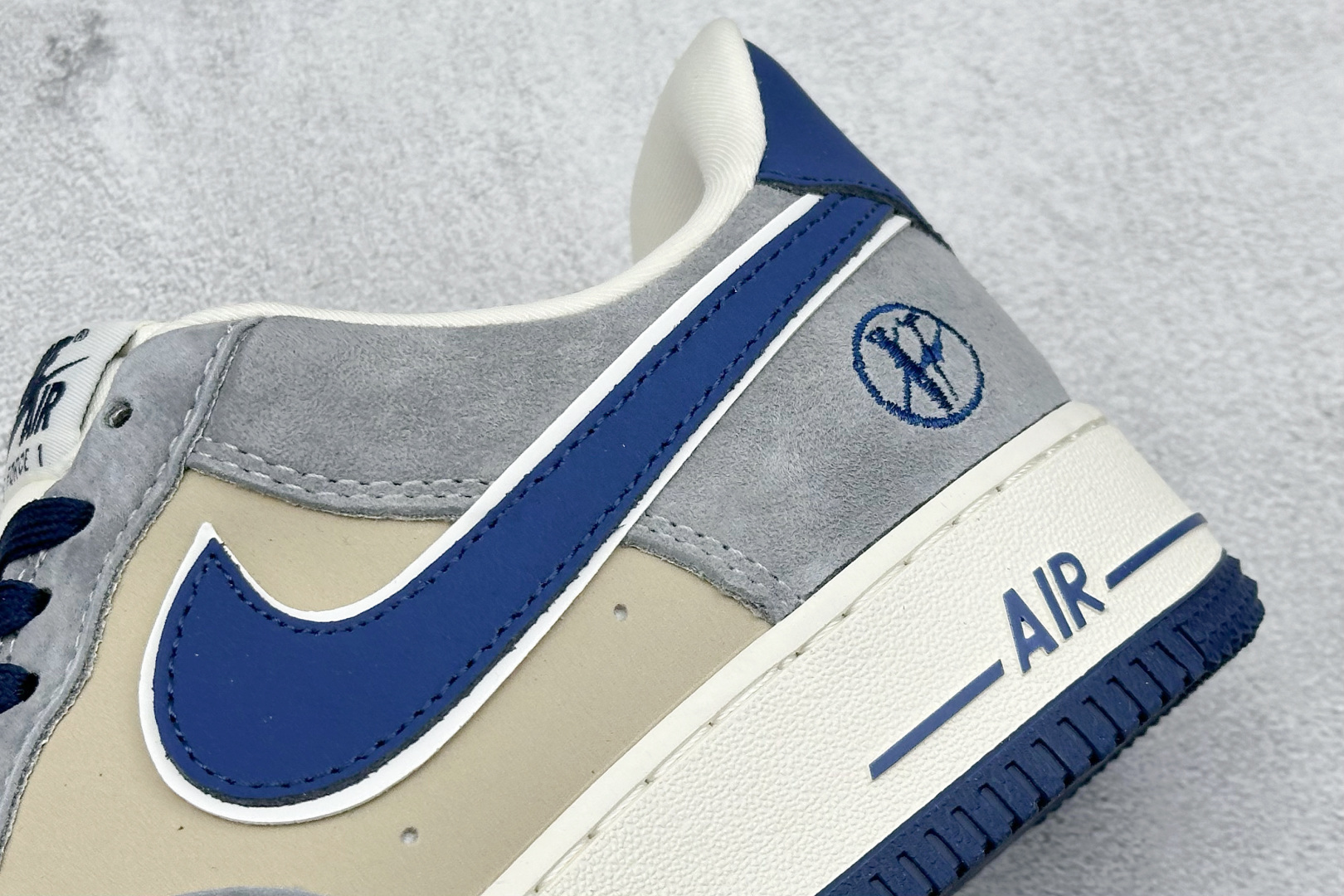 260 XC版 Nk Air Force 1'07 Low 沃龙熊联名 蓝勾猪八 空军一号低帮休闲板鞋  KK1988-045