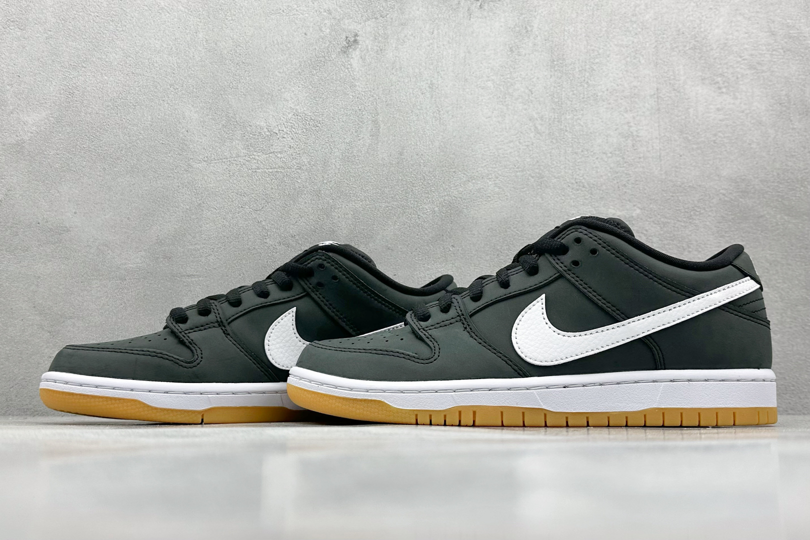 220 YH版 NK SB Dunk Low 生胶黑白  CD2563-006