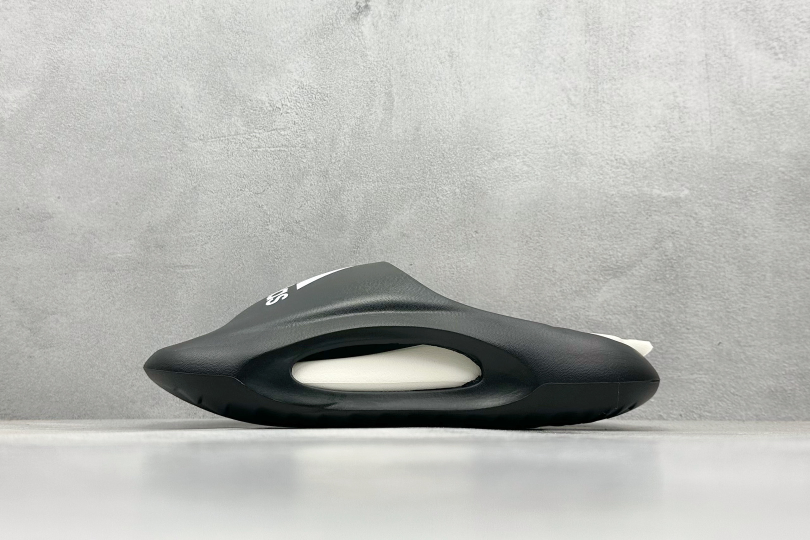 NO:229852,【Spot】 AD SUERSTAR Summer Casual Trendy Slippers Beach Sandals Size 40-45 Code 21, Casual Shoes/Sneakers, Sandals, Sneakers, Slippers19860909【現貨】 AD SUERSTAR 夏季休闲潮流拖鞋沙滩凉鞋 尺码40-45 编码21,休闲鞋/运动鞋,sandals,sneakers,slippers,Women's Shoes