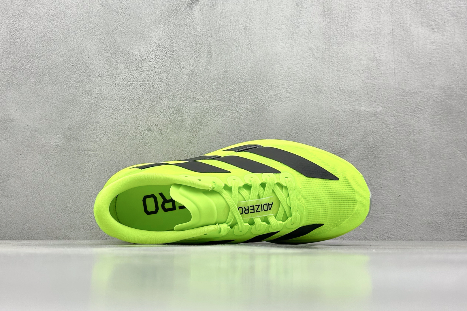 RS版 Adidas Adizero Evo SL阿迪超轻透气缓震跑鞋整体外观造型与adiZero Ad