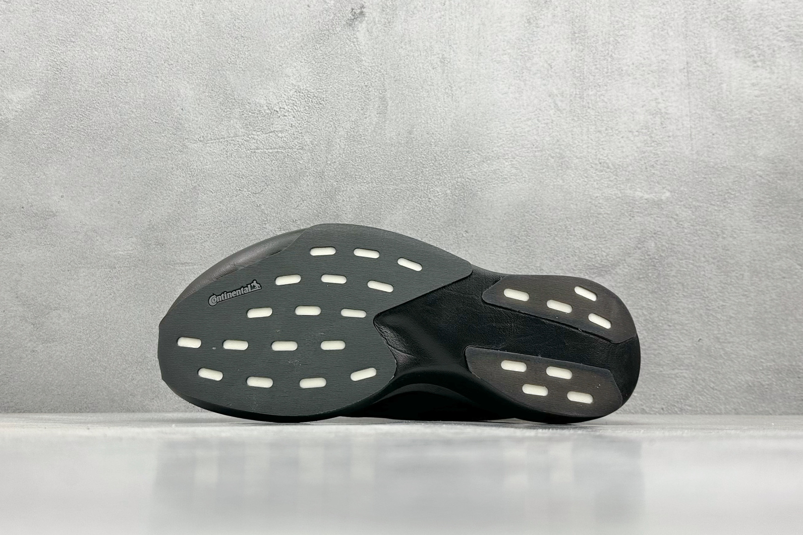 RS版 AD Adizero Evo SL 阿迪超轻透气缓震跑鞋#以令人难以置信的138克重量，刷新了跑