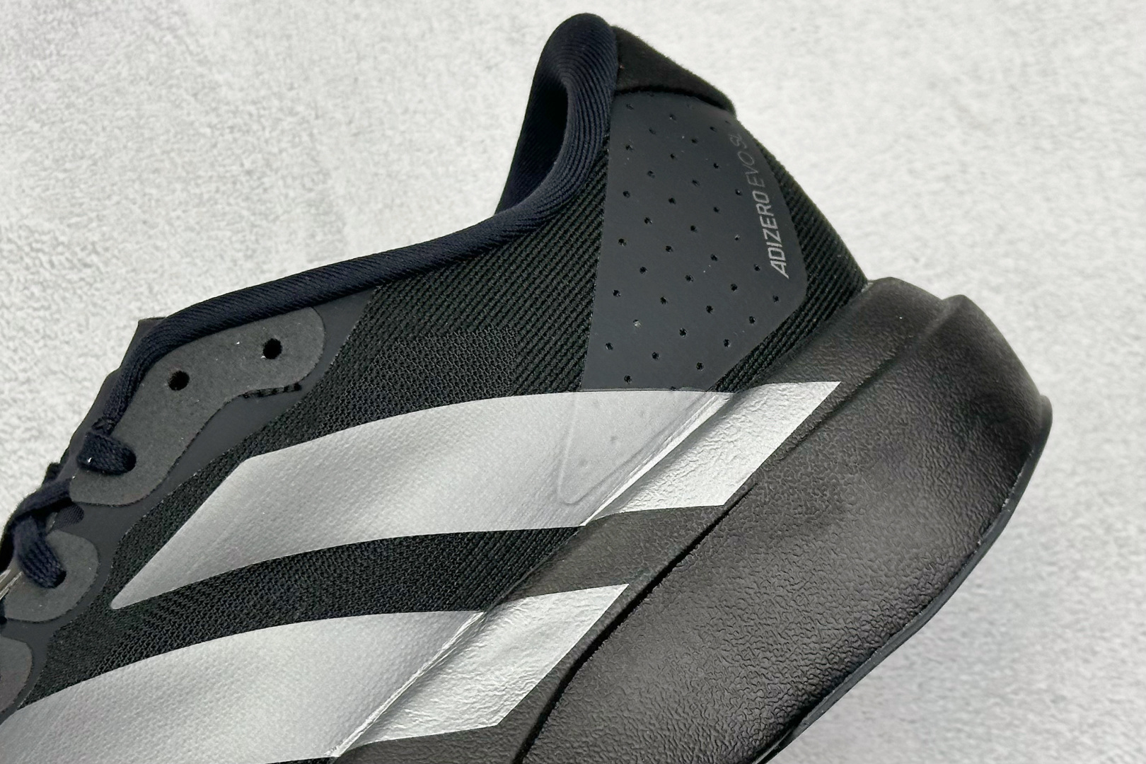 RS版 AD Adizero Evo SL 阿迪超轻透气缓震跑鞋#以令人难以置信的138克重量，刷新了跑