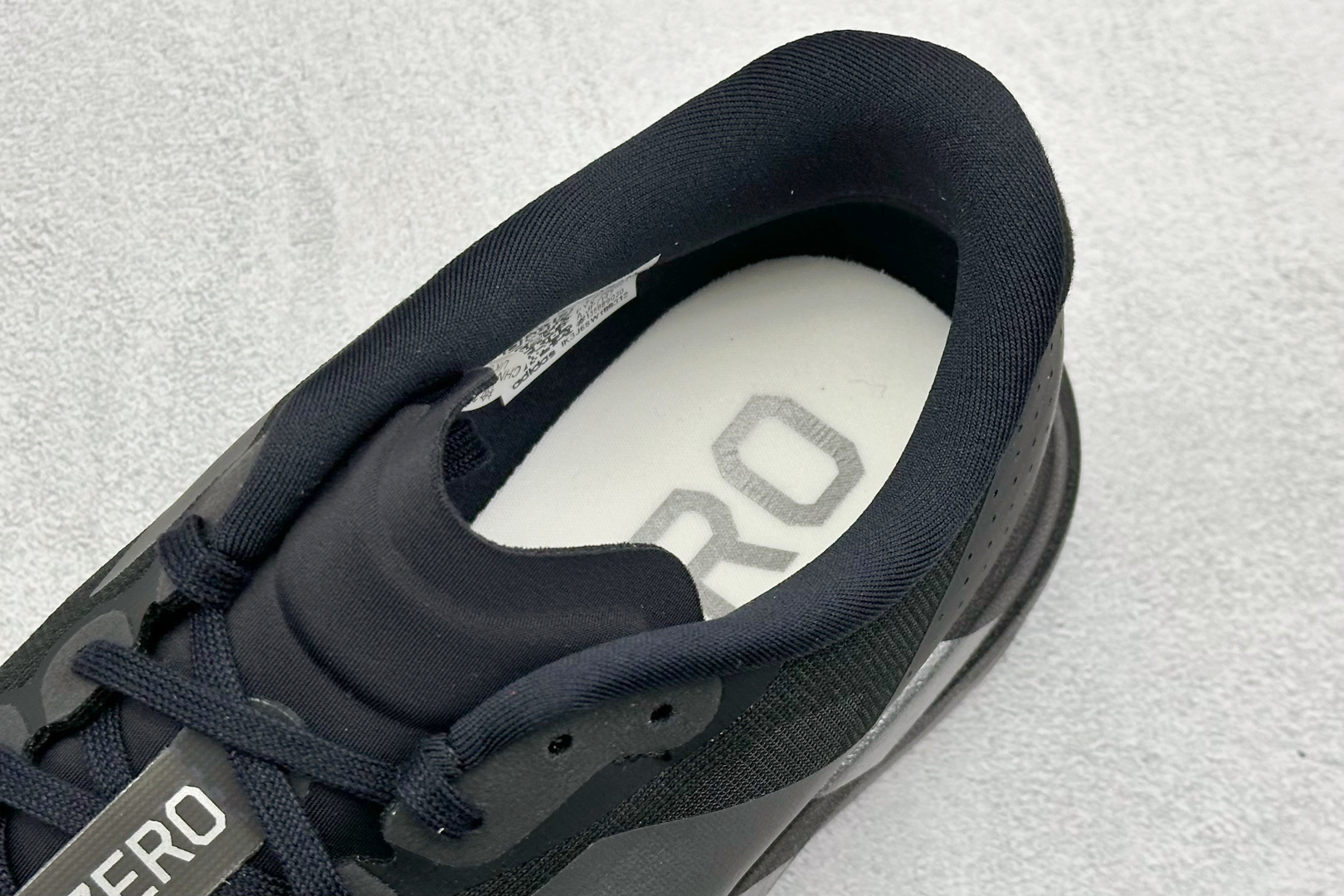 RS版 AD Adizero Evo SL 阿迪超轻透气缓震跑鞋#以令人难以置信的138克重量，刷新了跑