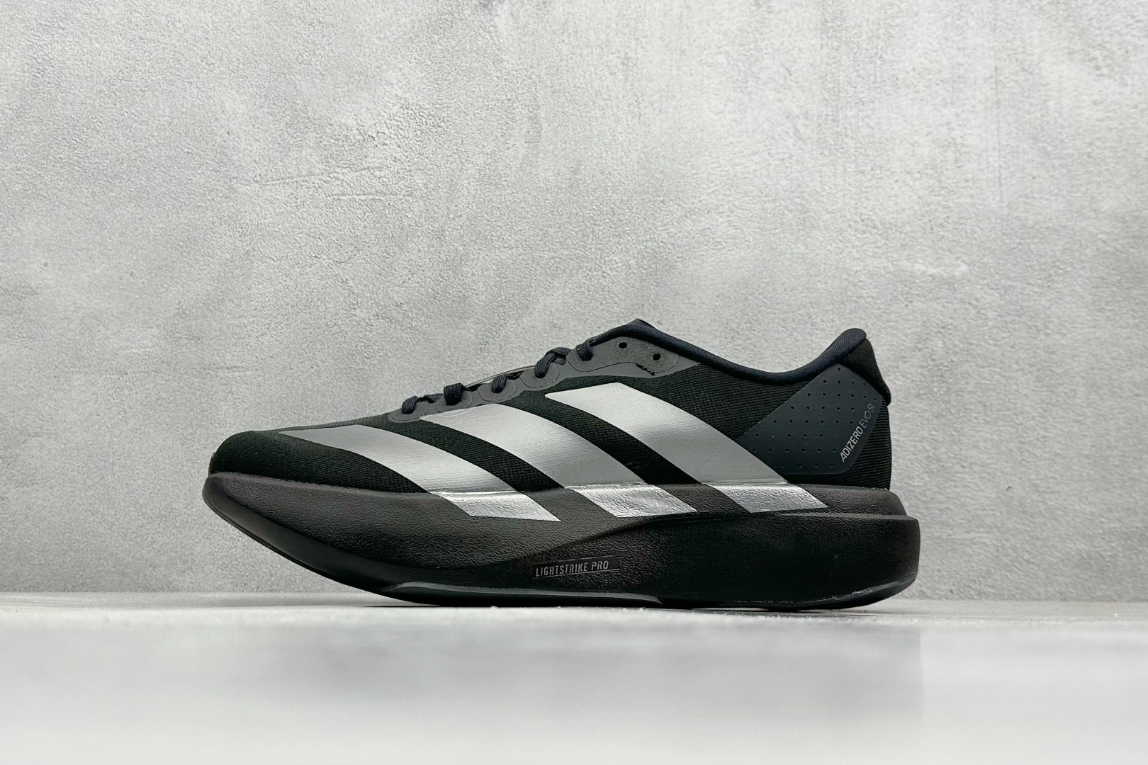 RS版 AD Adizero Evo SL 阿迪超轻透气缓震跑鞋#以令人难以置信的138克重量，刷新了跑