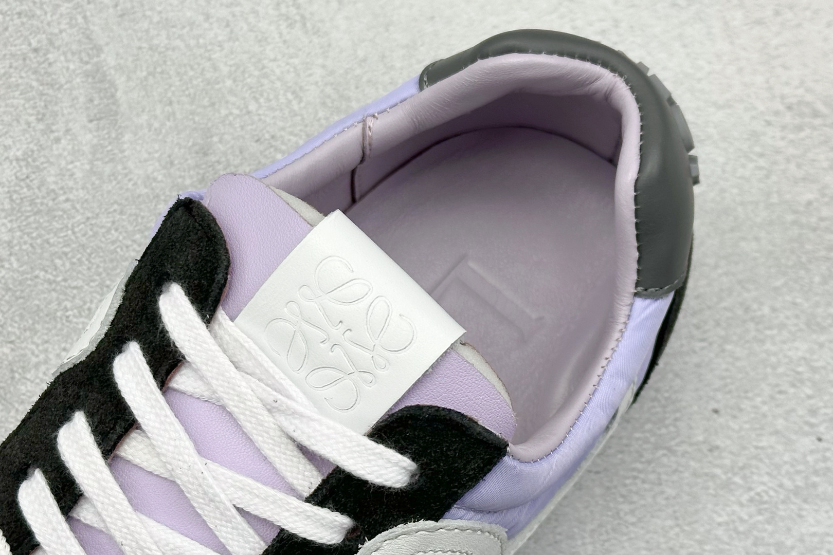 LOEWE Ballet Runner 2.0 圆头系带休闲鞋