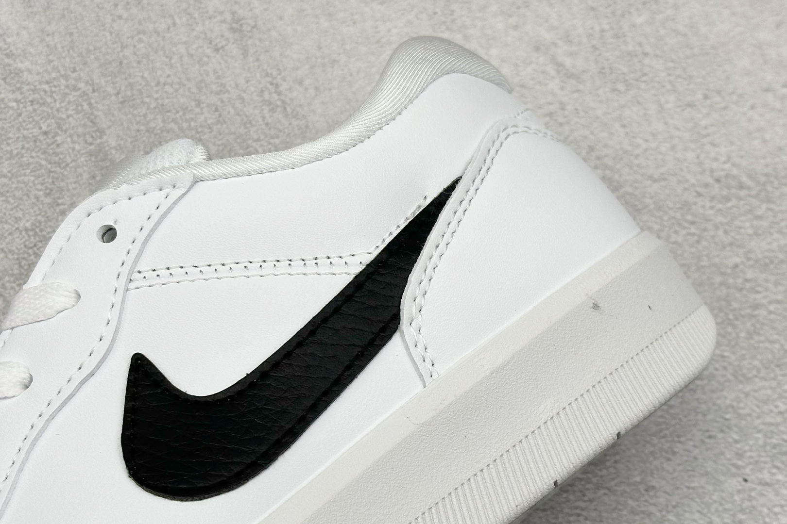  
Nike SB Force 58是一款将前沿创新带入街头的单品，它具有硫化杯底，具有出色的耐用性和灵