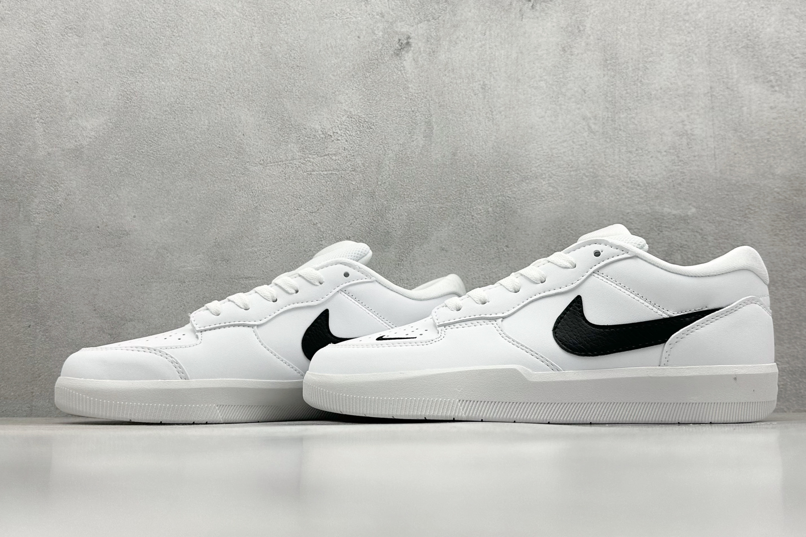  
Nike SB Force 58是一款将前沿创新带入街头的单品，它具有硫化杯底，具有出色的耐用性和灵