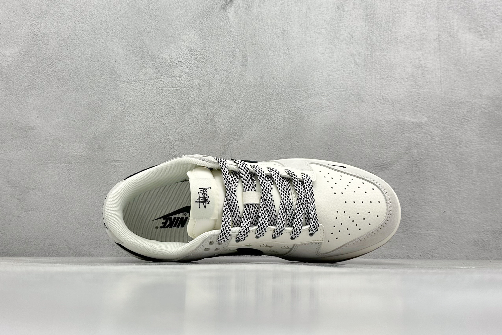 XC版 Nk SB Dunk Low 斯图西联名-灰黑勾生胶  CF3688-031