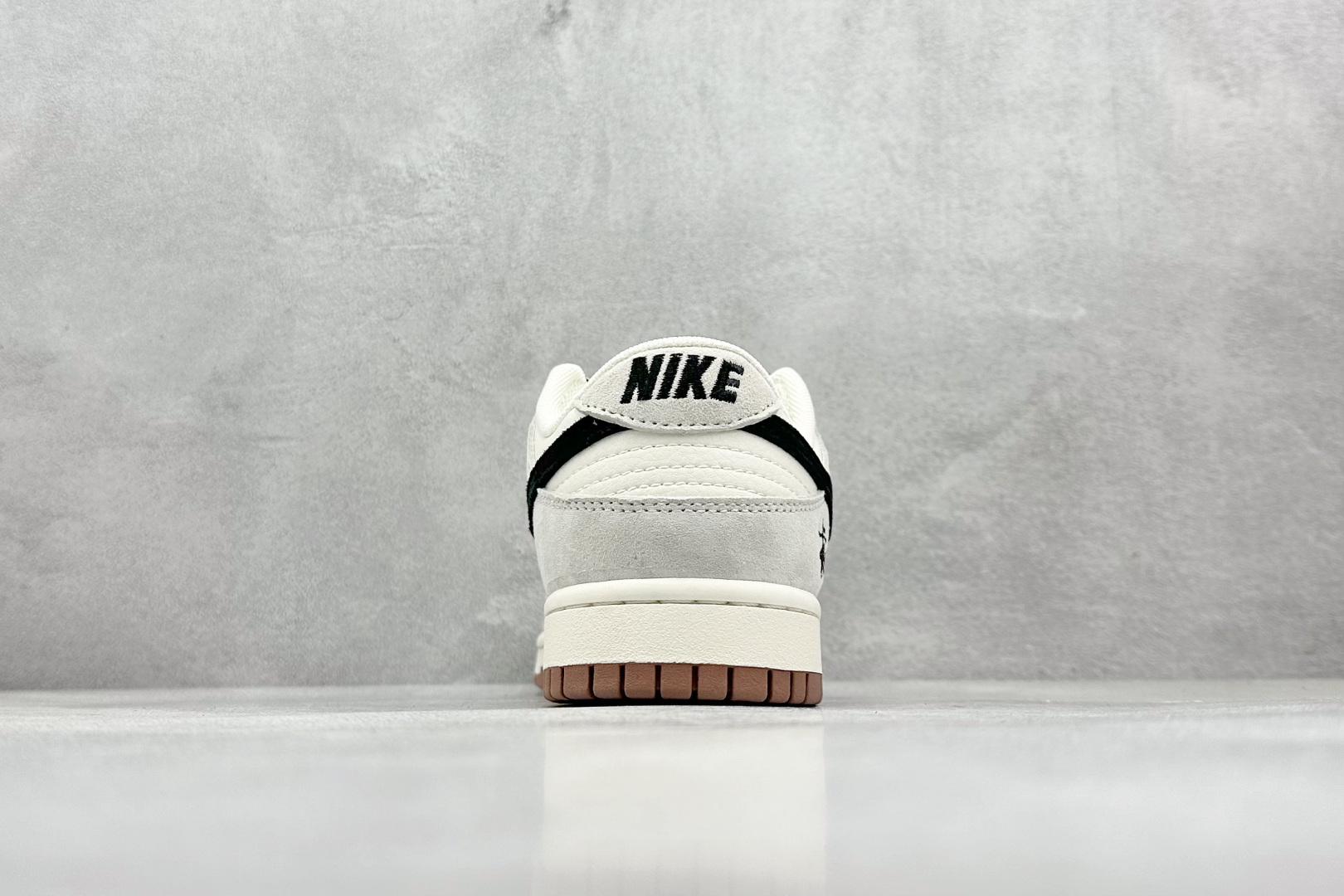 XC版 Nk SB Dunk Low 斯图西联名-灰黑勾生胶  CF3688-031