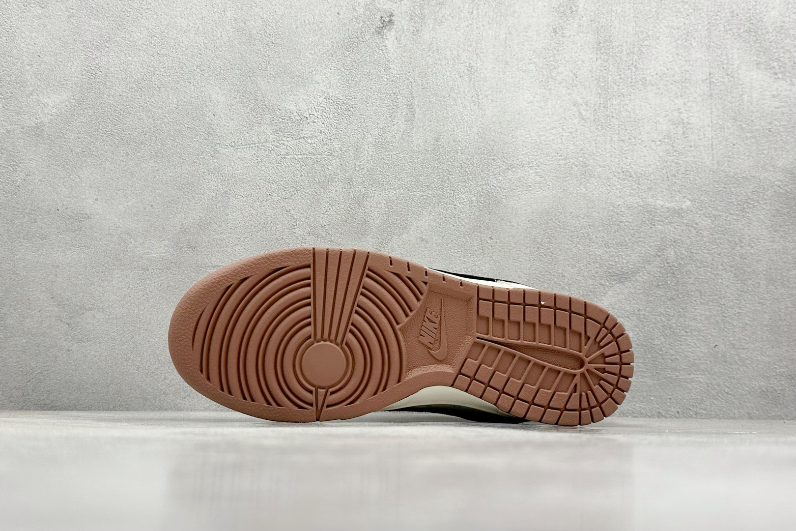 XC版 Nk SB Dunk Low 斯图西联名-灰黑勾生胶  CF3688-031