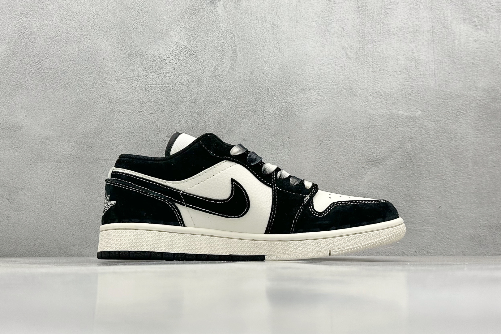 XC版 Nike Jordan Air Jordan 1“Supreme联名——黑白双拼”  SJ9950-021