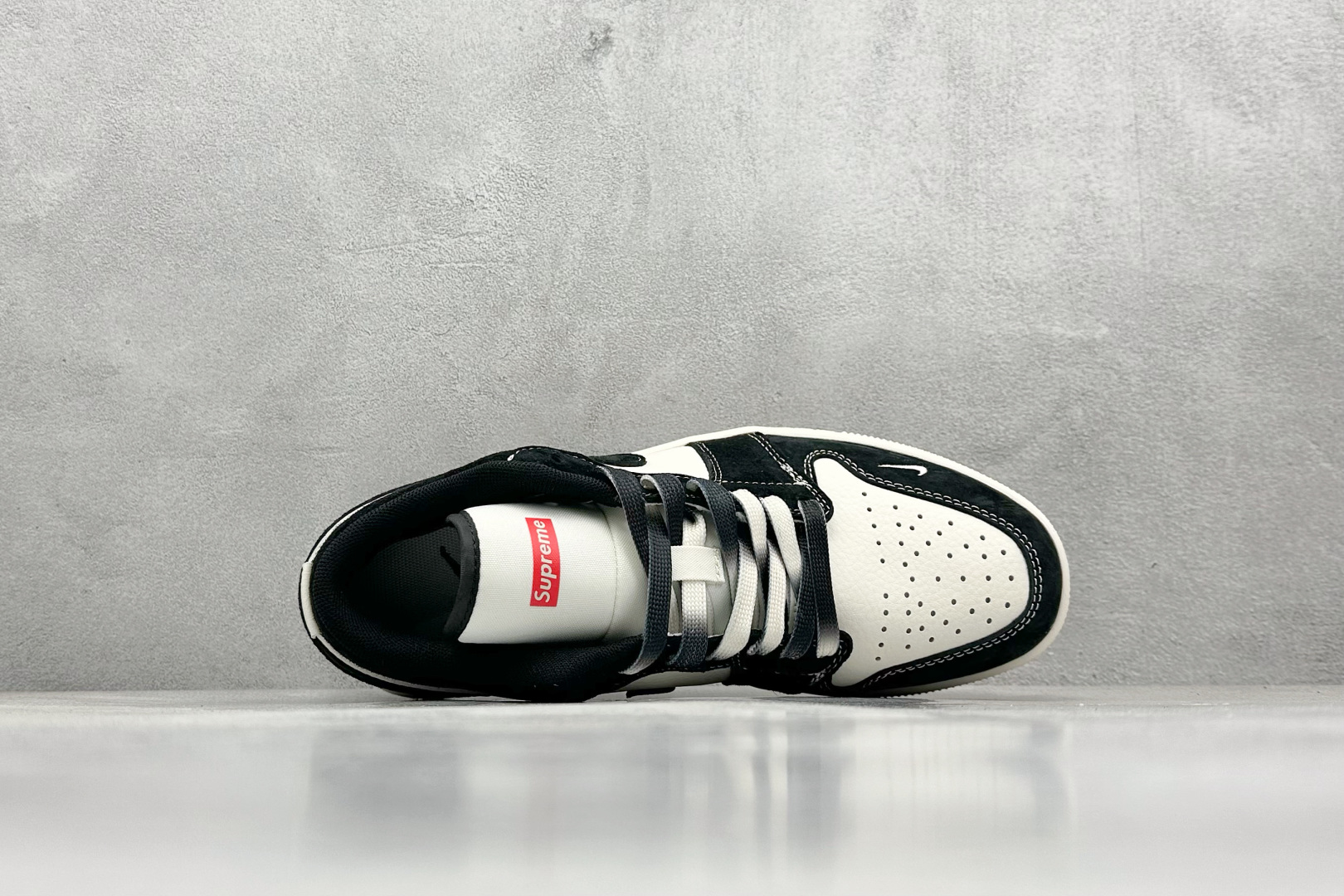 XC版 Nike Jordan Air Jordan 1“Supreme联名——黑白双拼”  SJ9950-021