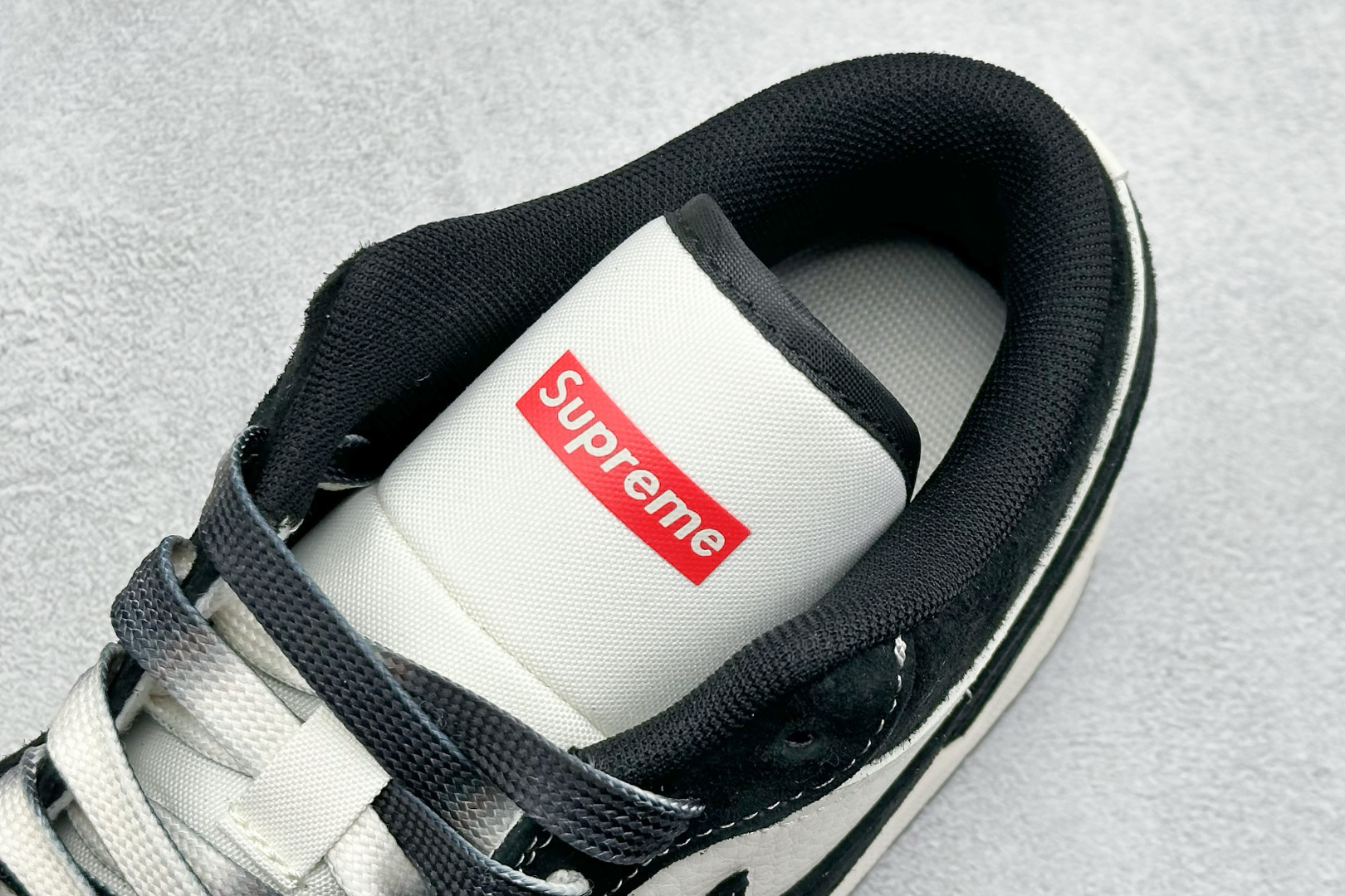 XC版 Nike Jordan Air Jordan 1“Supreme联名——黑白双拼”  SJ9950-021