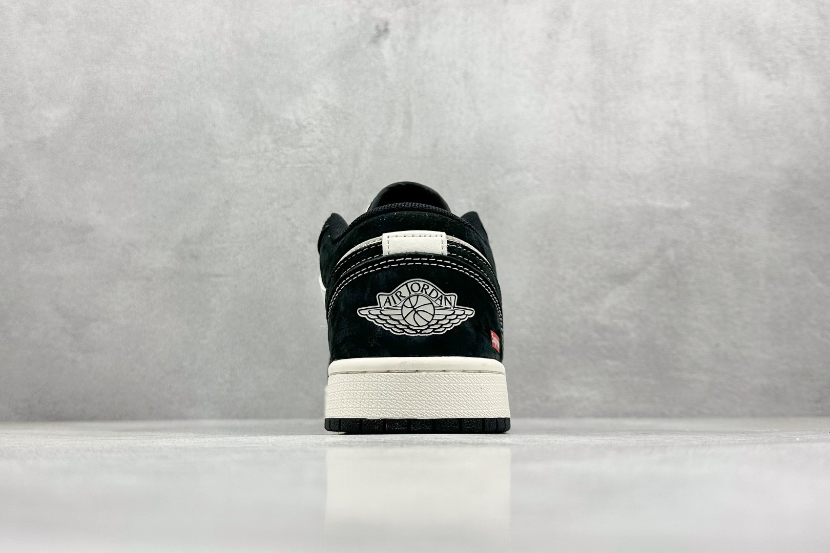 XC版 Nike Jordan Air Jordan 1“Supreme联名——黑白双拼”  SJ9950-021