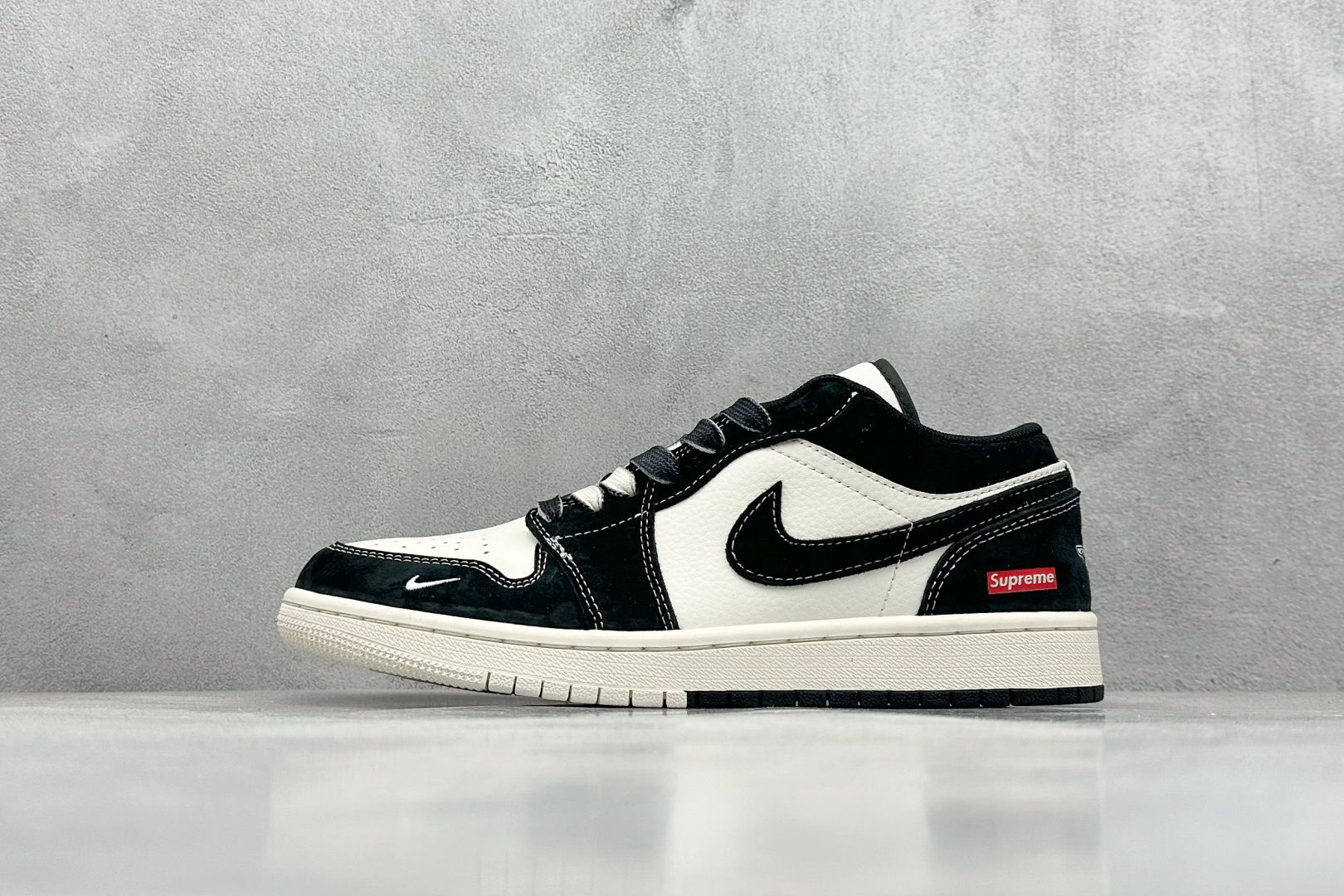XC版 Nike Jordan Air Jordan 1“Supreme联名——黑白双拼”  SJ9950-021