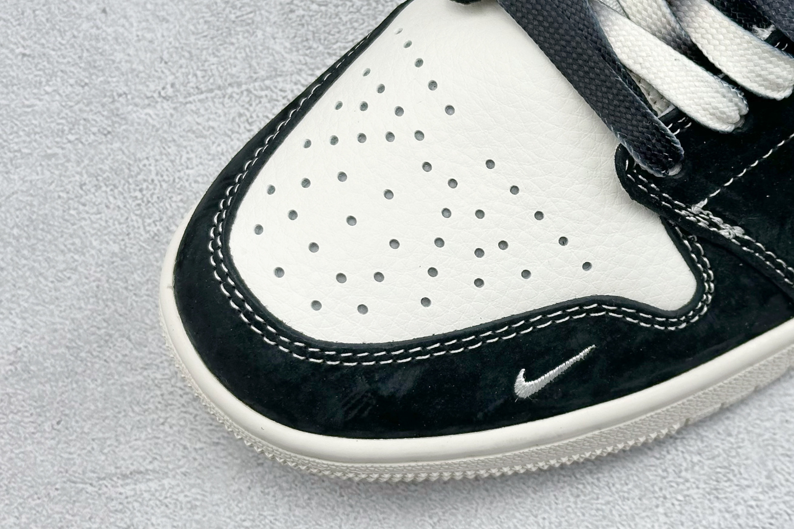 XC版 Nike Jordan Air Jordan 1“Supreme联名——黑白双拼”  SJ9950-021