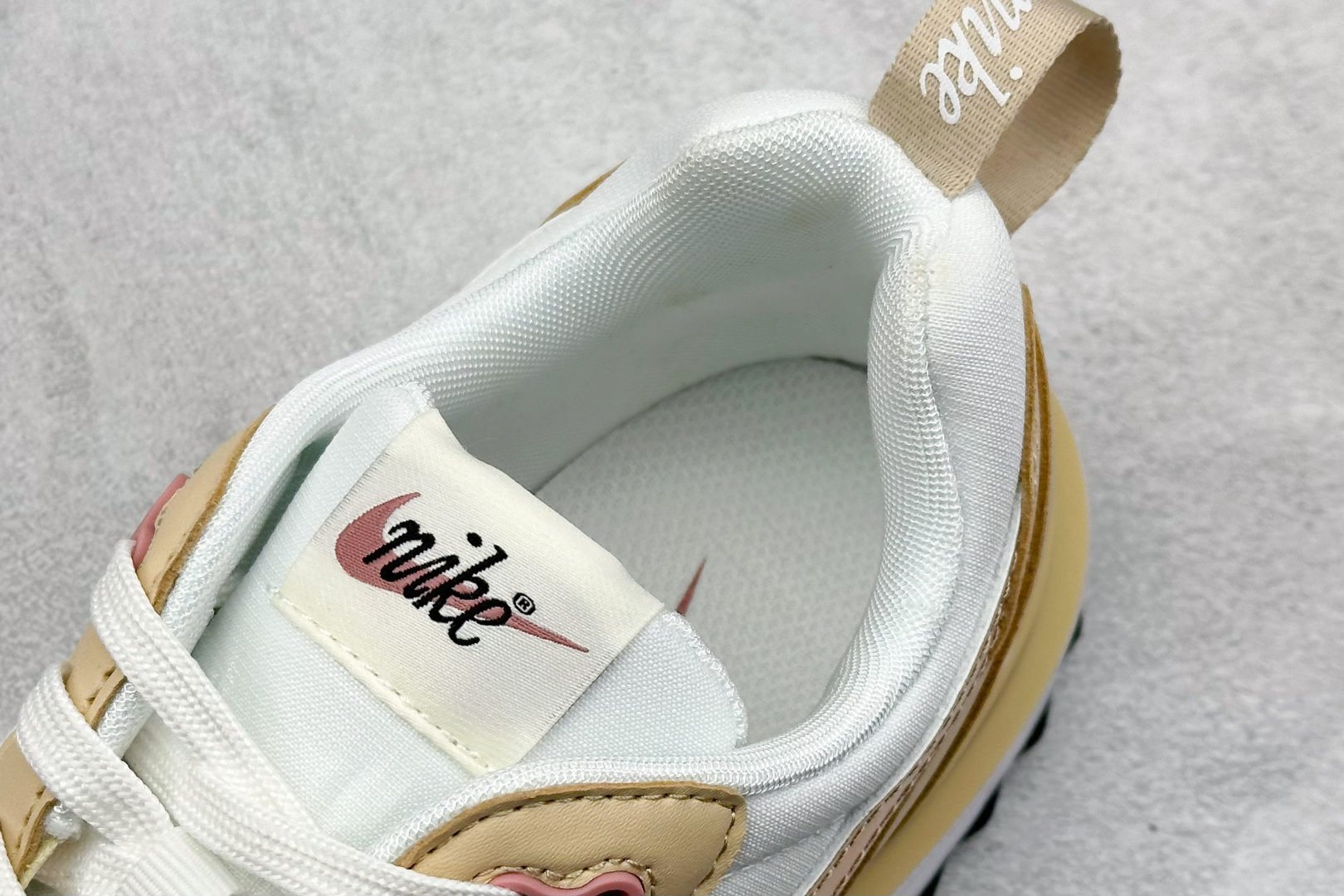 TW版 NK Air Max Dawn 黎明系列低帮气垫百搭休闲运动慢跑鞋  FZ4239-100
