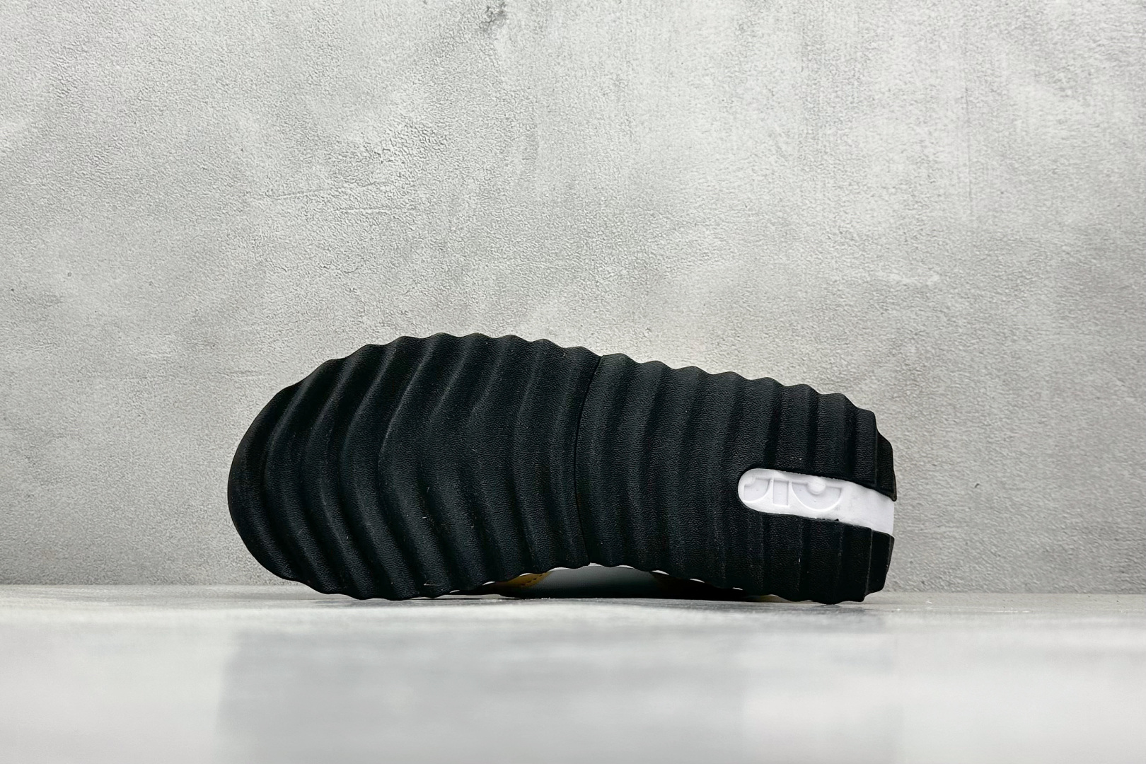 TW版 NK Air Max Dawn 黎明系列低帮气垫百搭休闲运动慢跑鞋  FZ4239-100