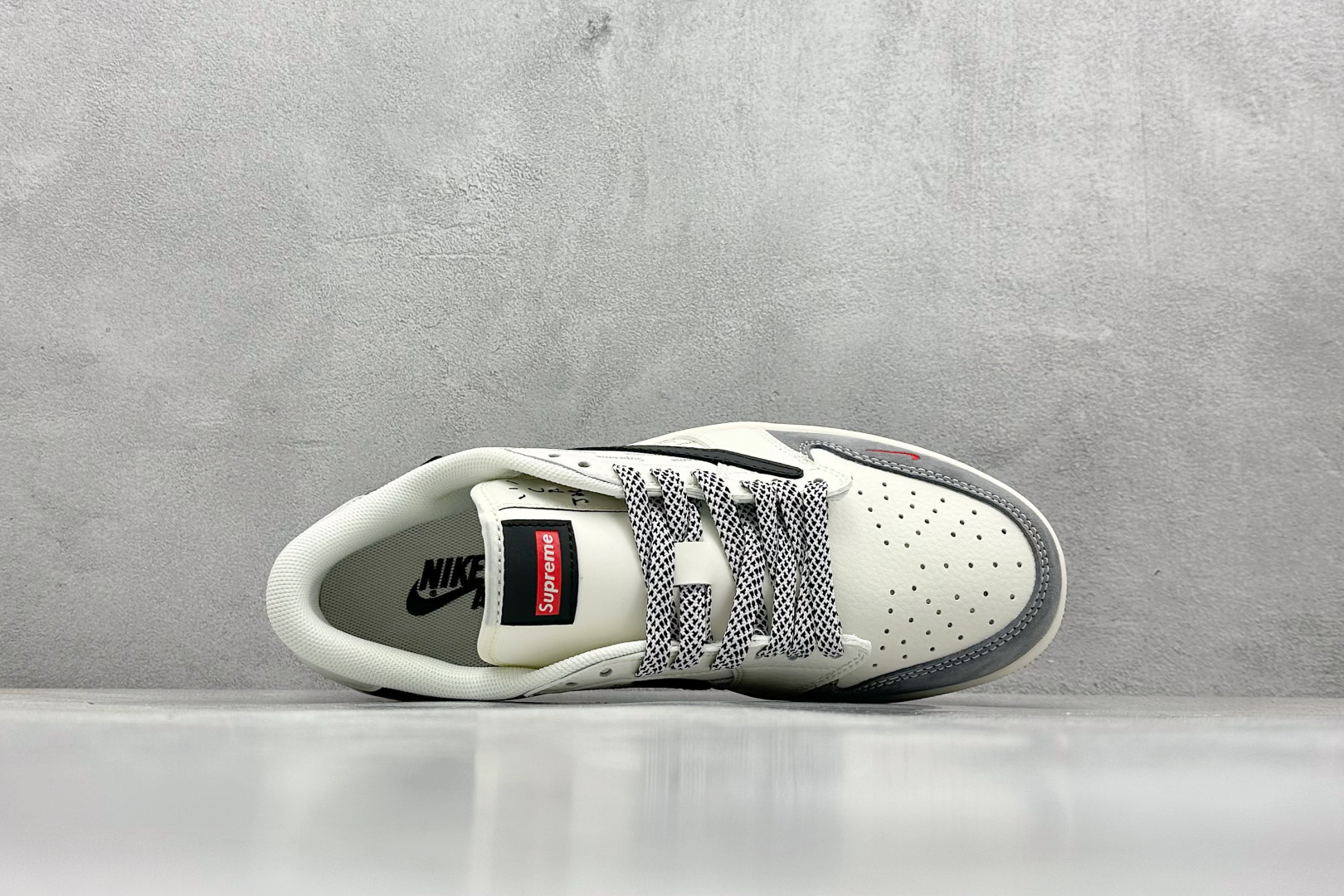 XC版 Travis Scott x Fragment Design x Air Jordan 1 Low OG SP AJ1 乔1 Supreme联名-黑白灰 低帮文化休闲板鞋 XY2688-120